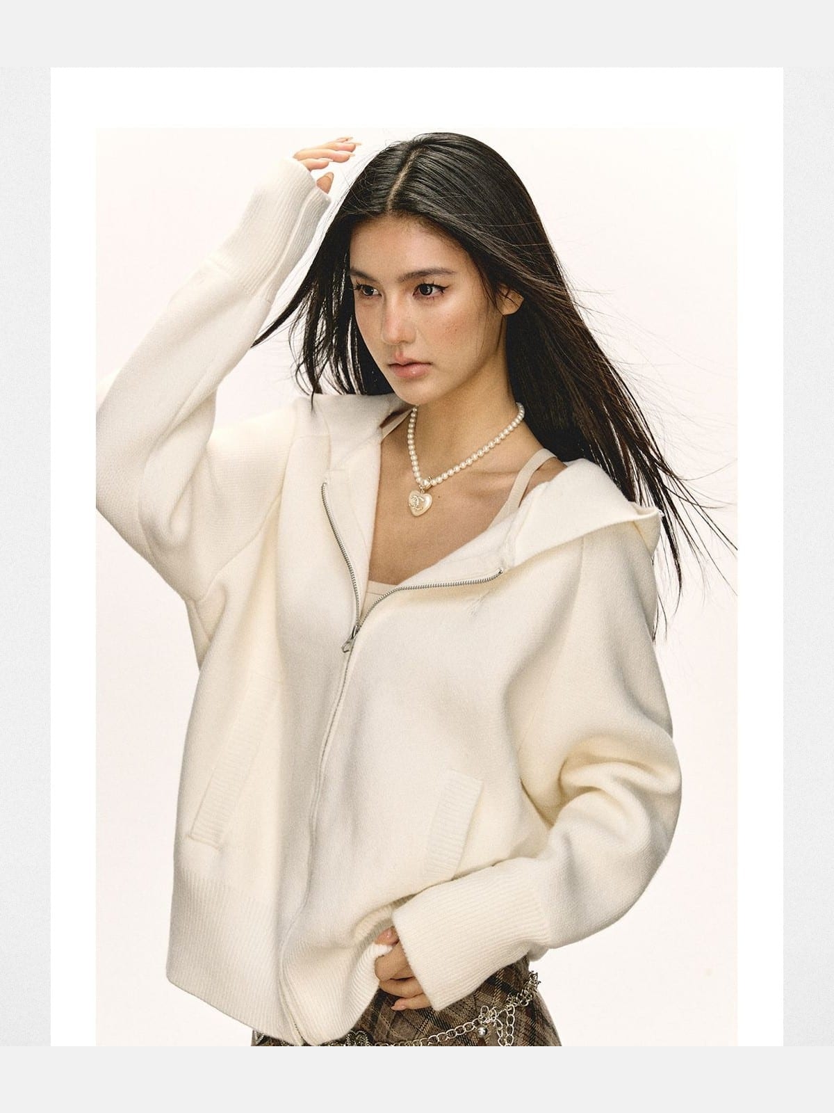 Ariseism Fur Collar Zip Up Knit Hoodie in White - On Model