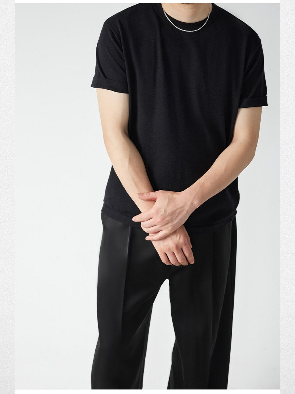 Roolrren Homme Organic Cotton Blend T Shirt in Black - On Model