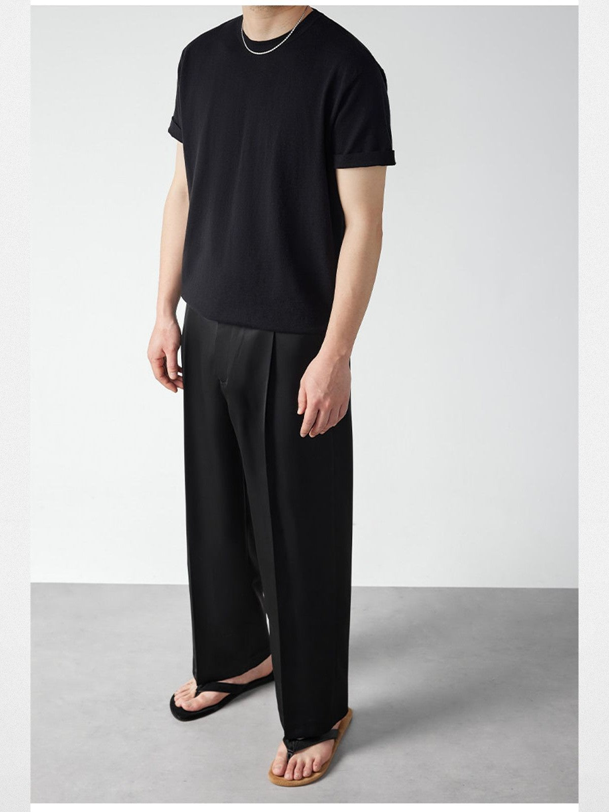 Roolrren Homme Organic Cotton Blend T Shirt in Black - On Model