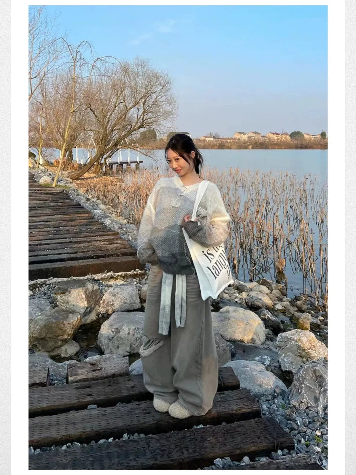 LOSTCTRL Gradient Fringe V Neck Sweater