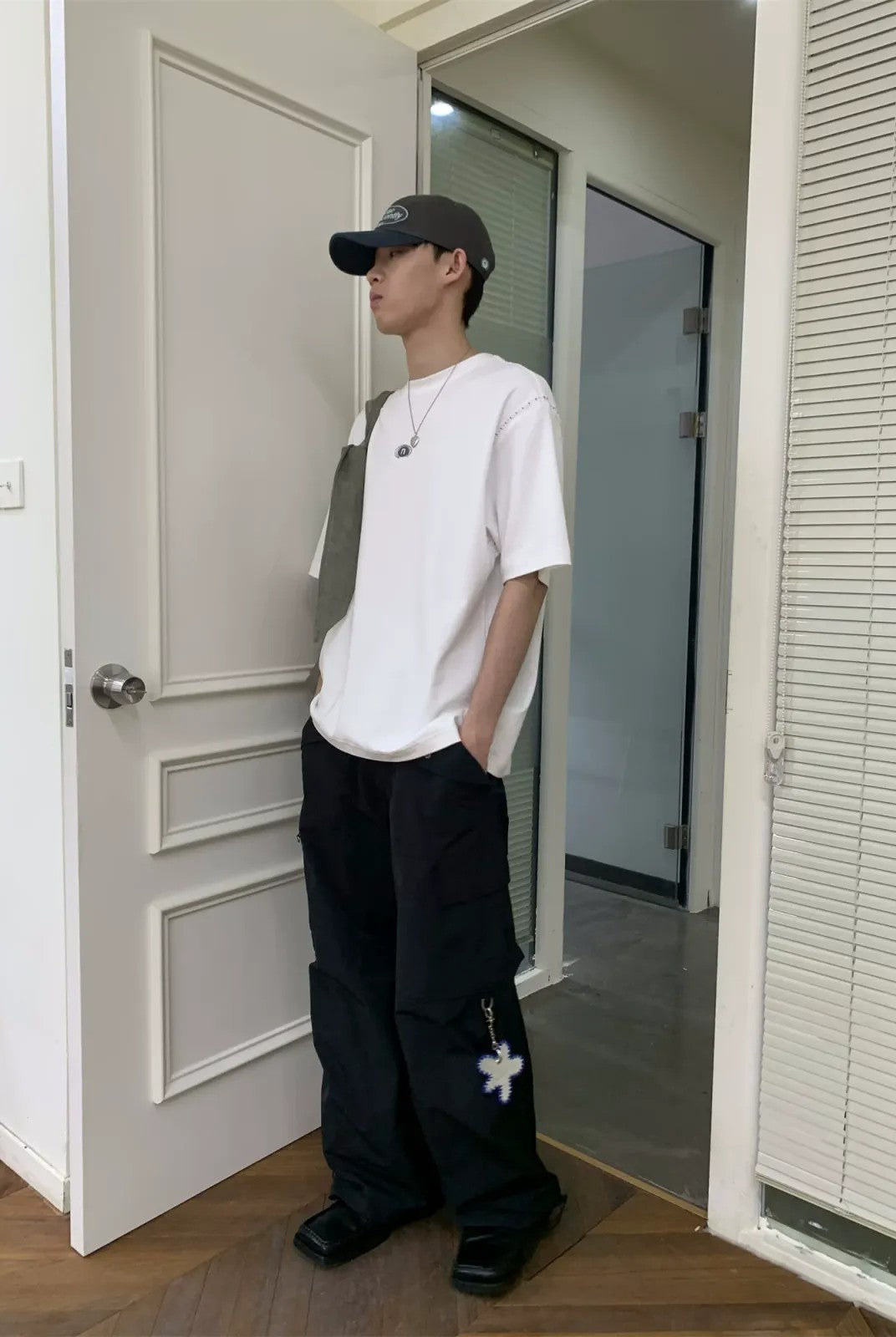 NeverSeez Accordion Pocket Wide Leg Cargo Pants in Black