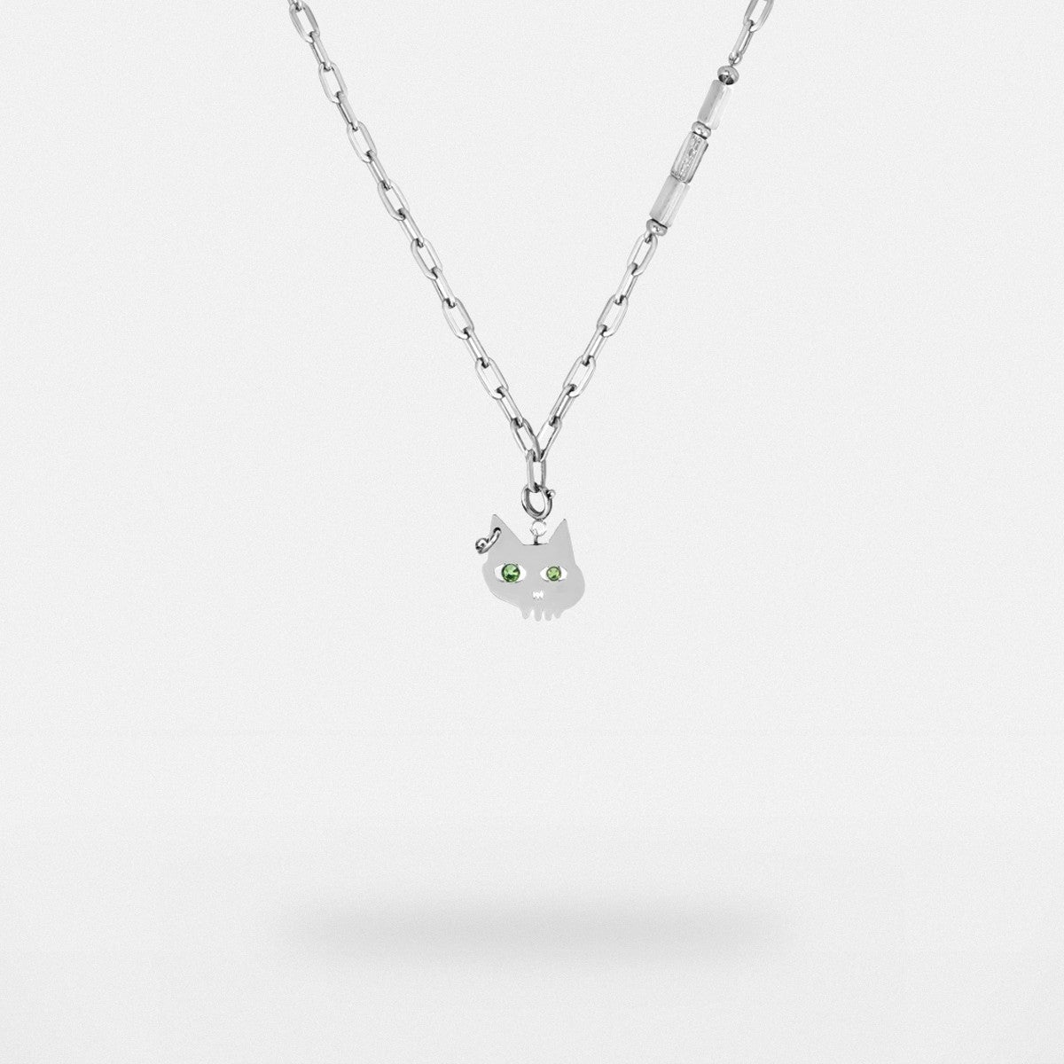 BLACKHEAD Green Eyed Cat Pendant Necklace in Gray