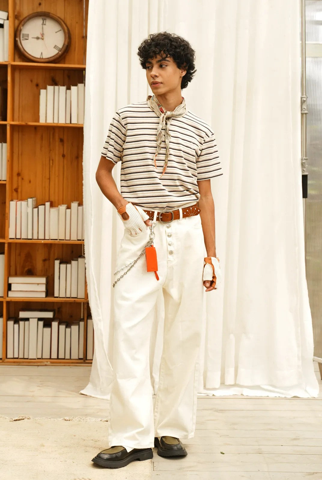 Retro 21 Distressed Wide Leg Jeans in White - On Model