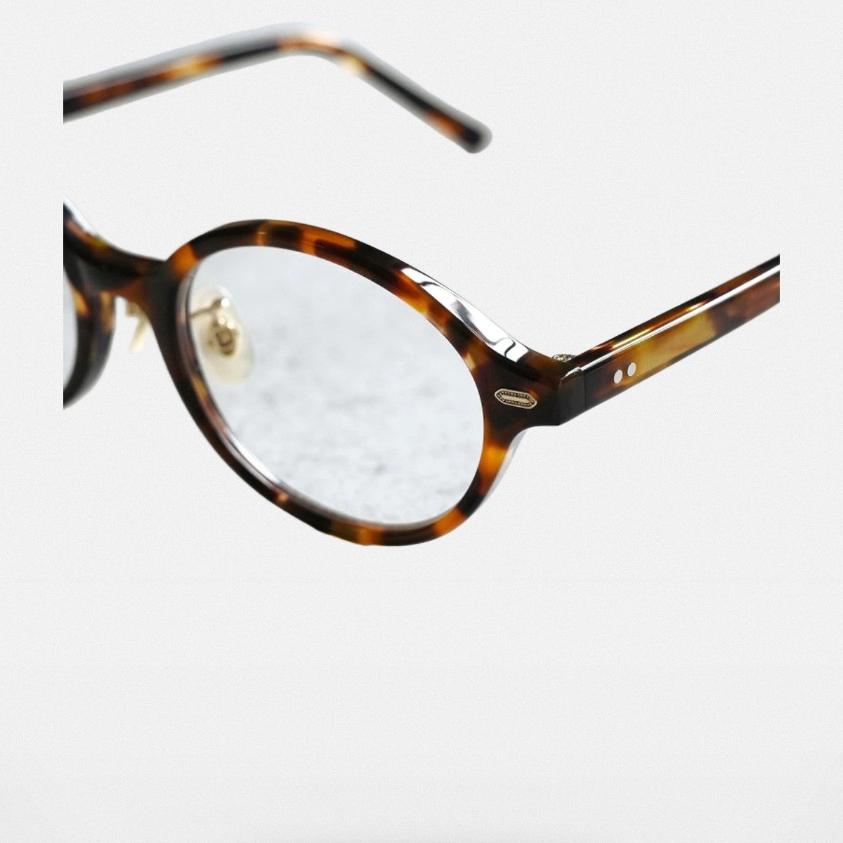 FUTURE UPDATE Mother of Pearl Oval Glasses in Brown - Detail
