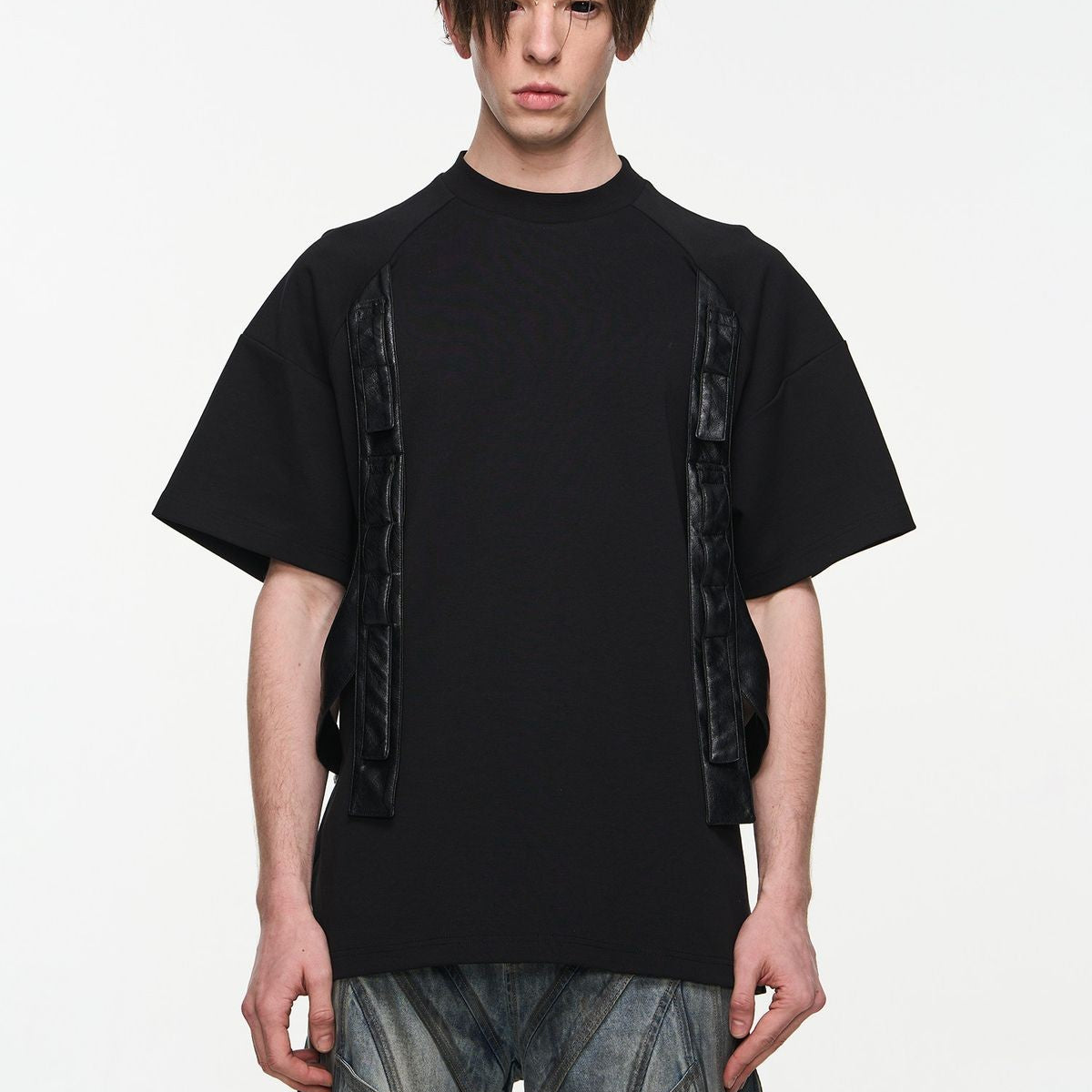 BLINDNOPLAN Heavyweight Strap Detail T Shirt in Black - On Model