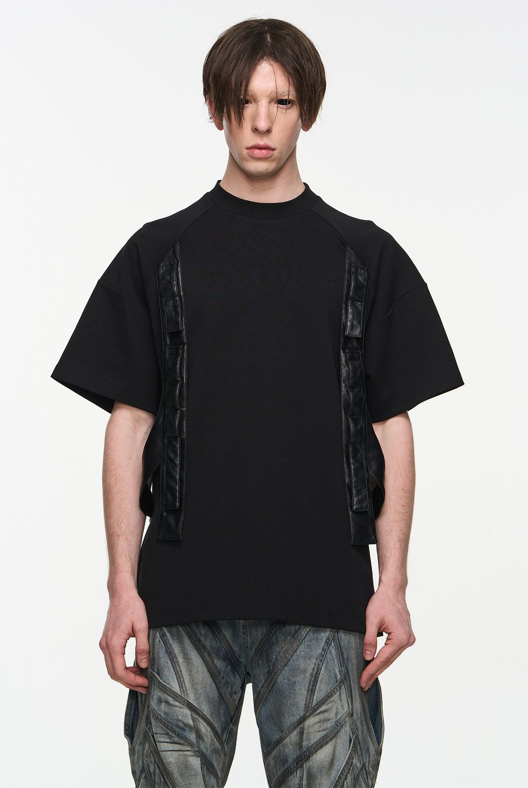 BLINDNOPLAN Heavyweight Strap Detail T Shirt in Black - On Model