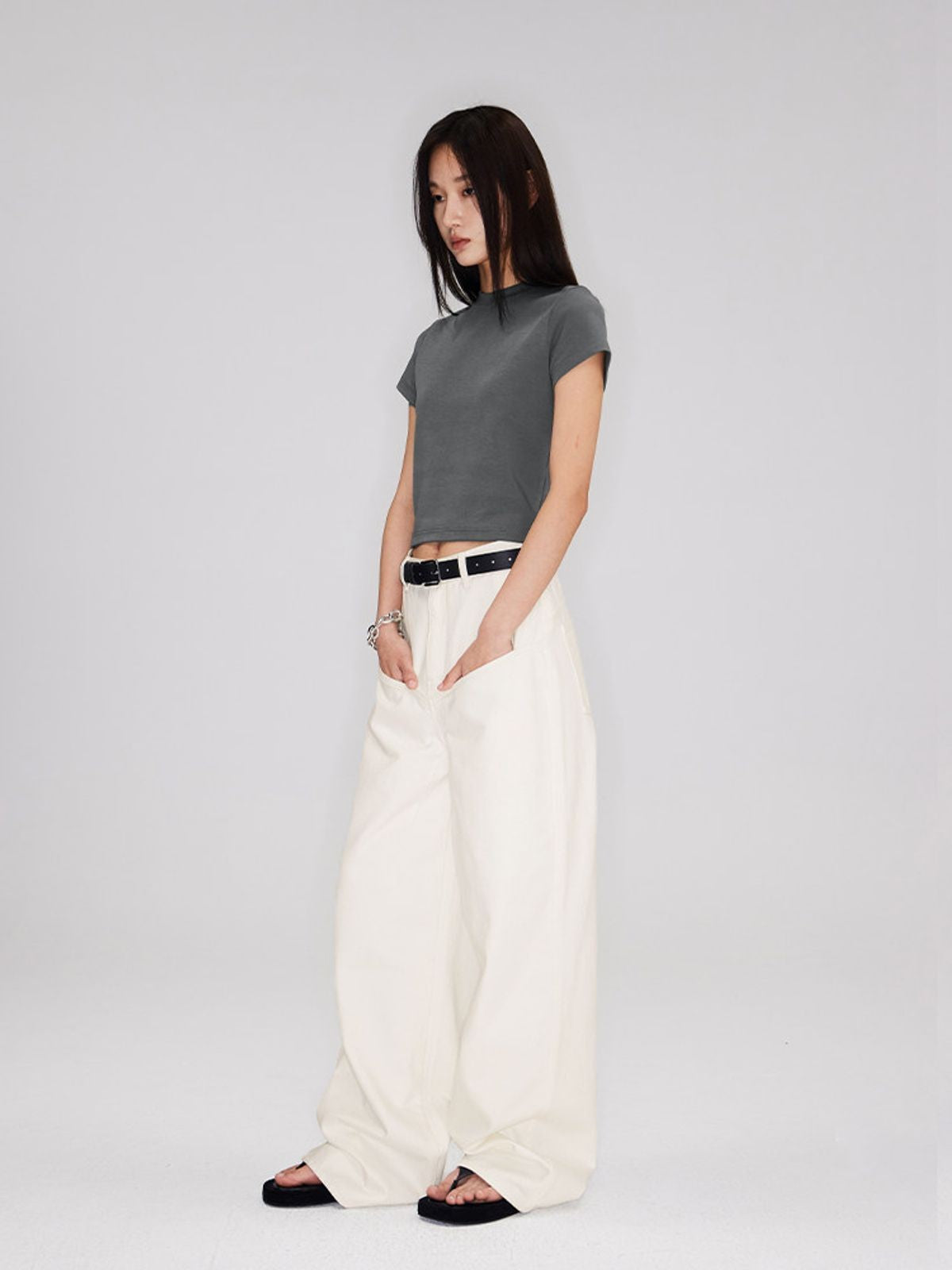 RARELY ALIKE Cropped Slim Fit Crew Neck T Shirt in Gray - On Model