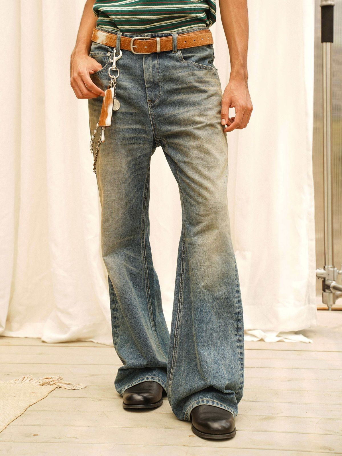 Retro 21 Vintage Wash 646 Style Flared Jeans in Blue - On Model