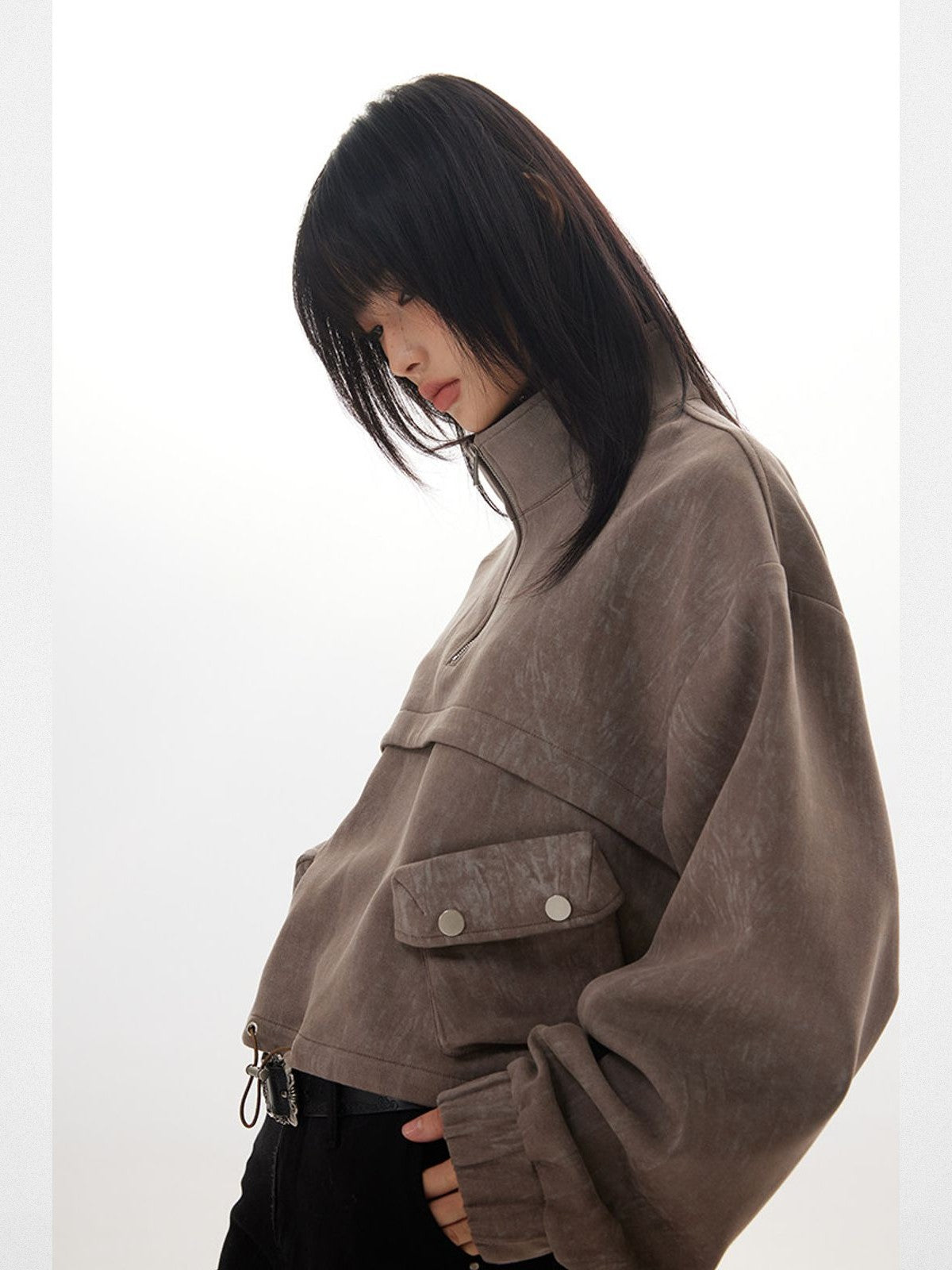 THELIGHT OFFICIAL Coated Half Zip Cropped Sweatshirt in Camel - On Model