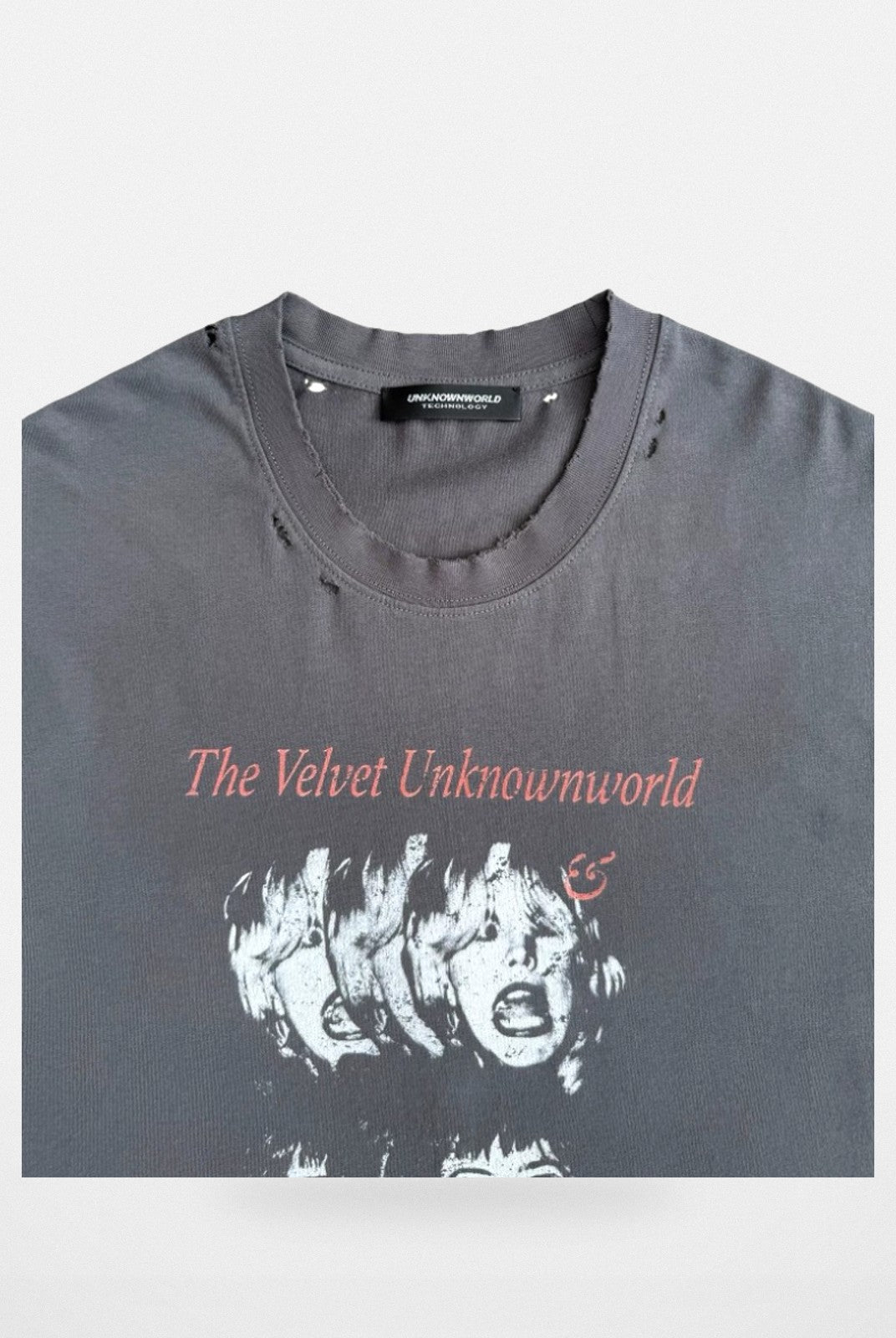 UNKNOWNWORLD Washed Distressed Graphic T Shirt in Gray - Detail