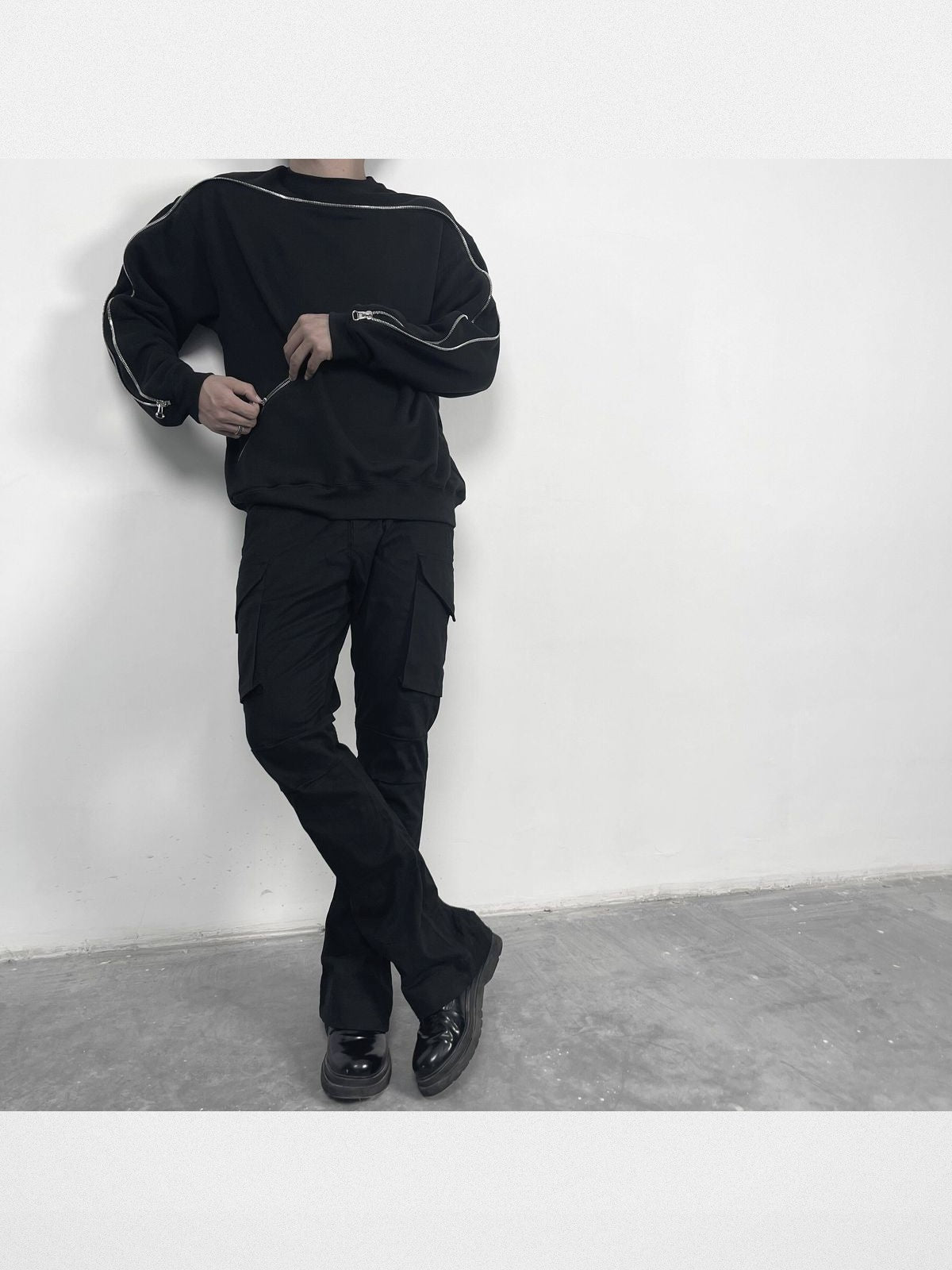 Roolrren Homme Heavyweight YKK Zip Sweatshirt in Black - On Model