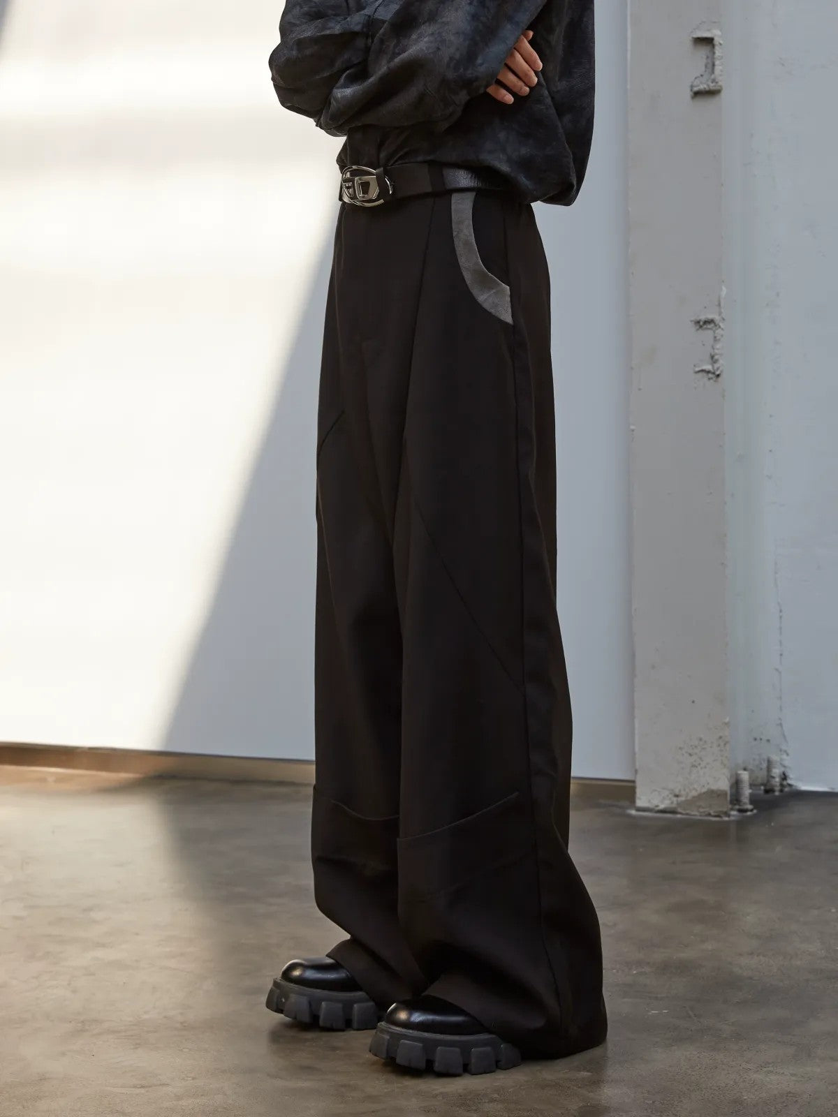 Y OFFICIAL Heavyweight Structural Cut Trousers in Black - On Model
