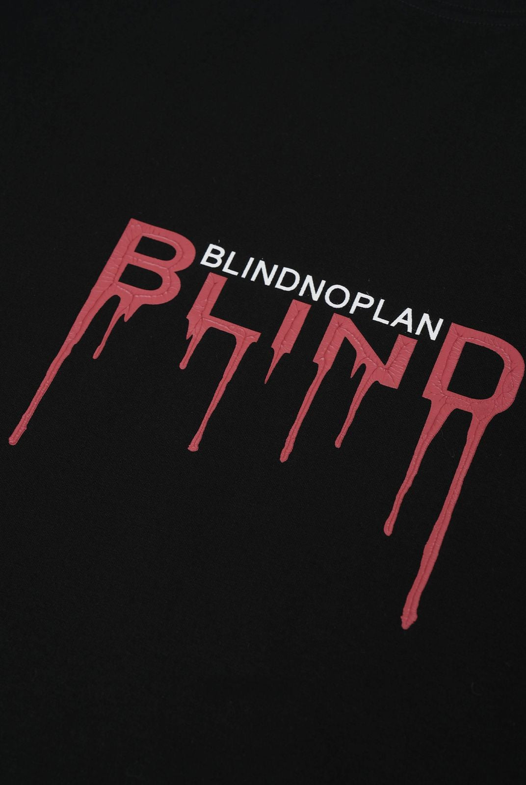 BLINDNOPLAN Cooling Fabric Paste Print T Shirt in Black - Detail