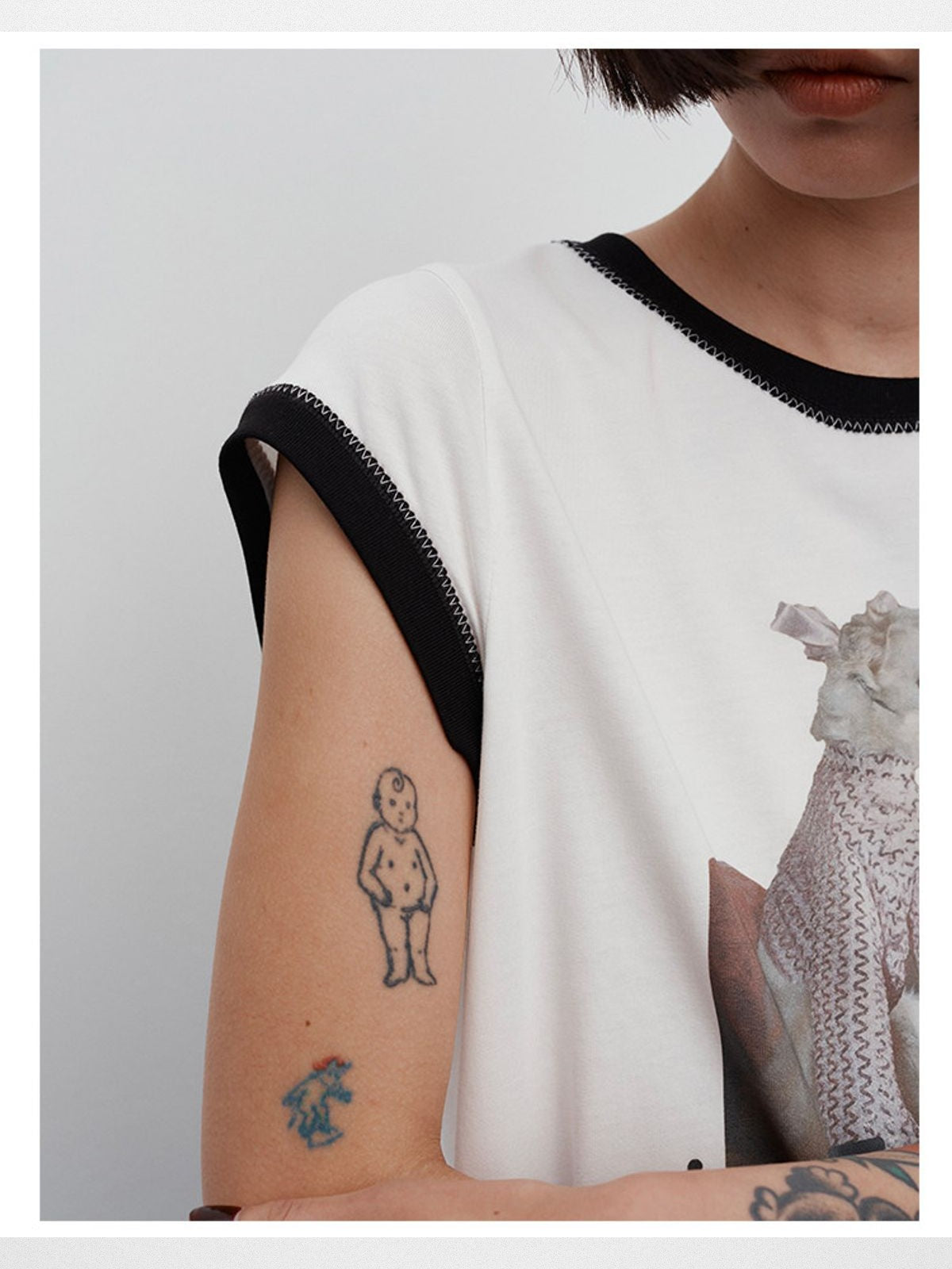 RandomPiece Dog Graphic Flutter Sleeve Tee in White - Detail