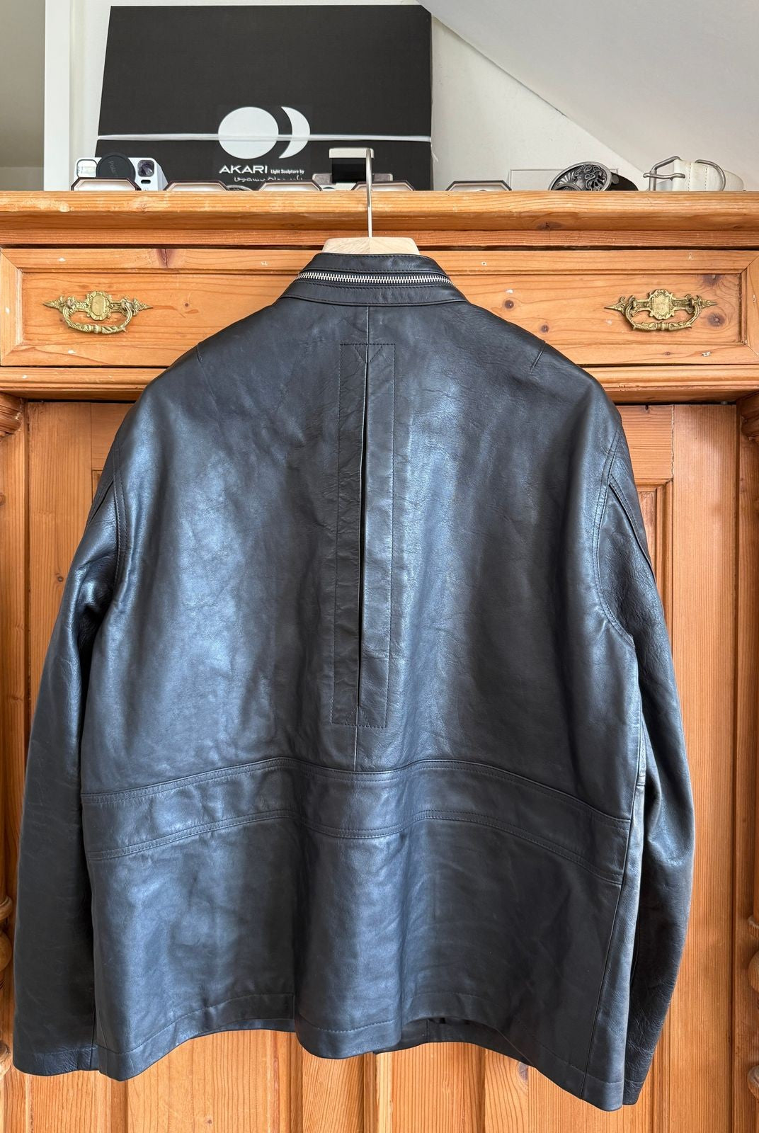 UNKNOWNWORLD Multi Pocket Horsehide Safari Jacket in Black - Lifestyle