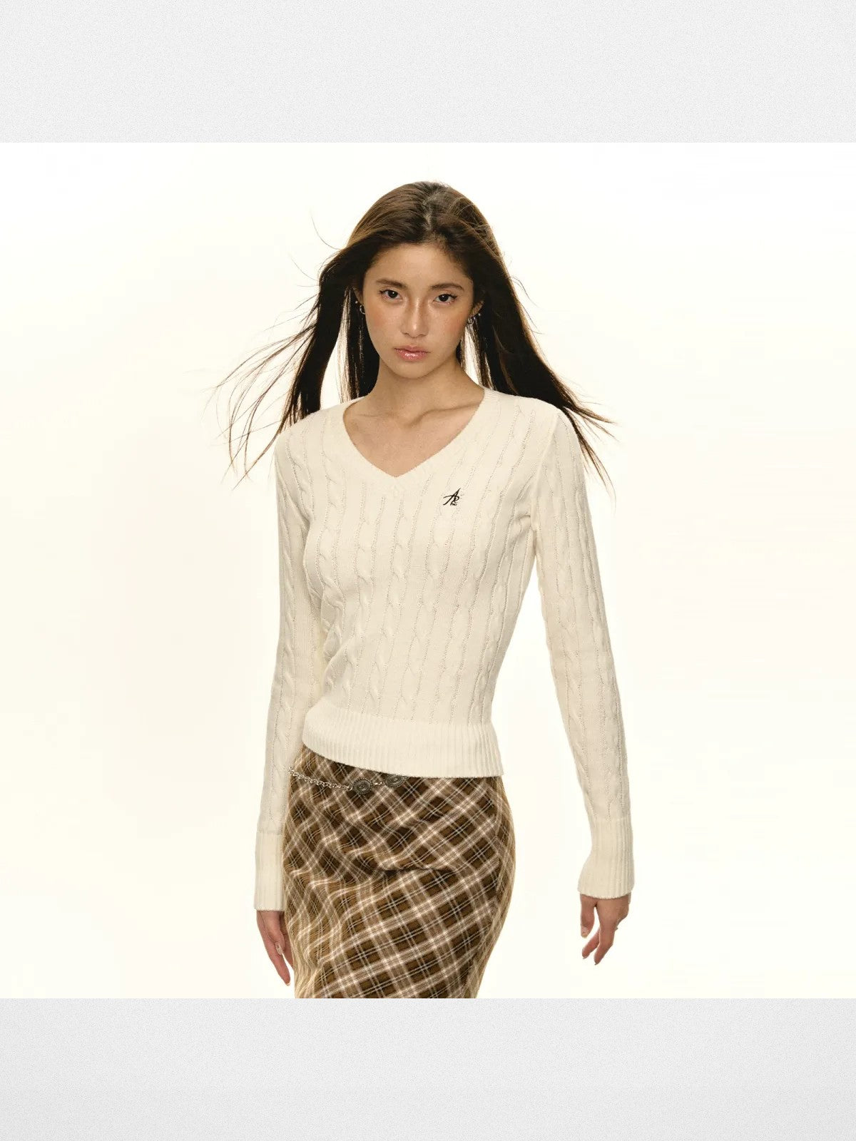Ariseism Slim V Neck Cable Knit Sweater in White - On Model