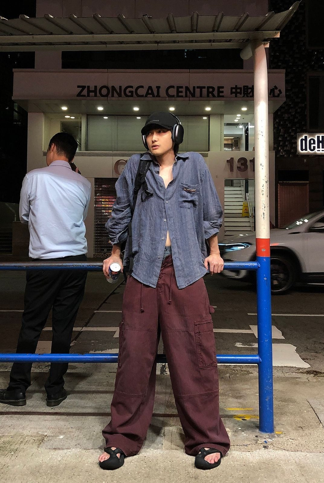 MasonPrince Distressed Wide Leg Cargo Pants in Burgundy - On Male Model