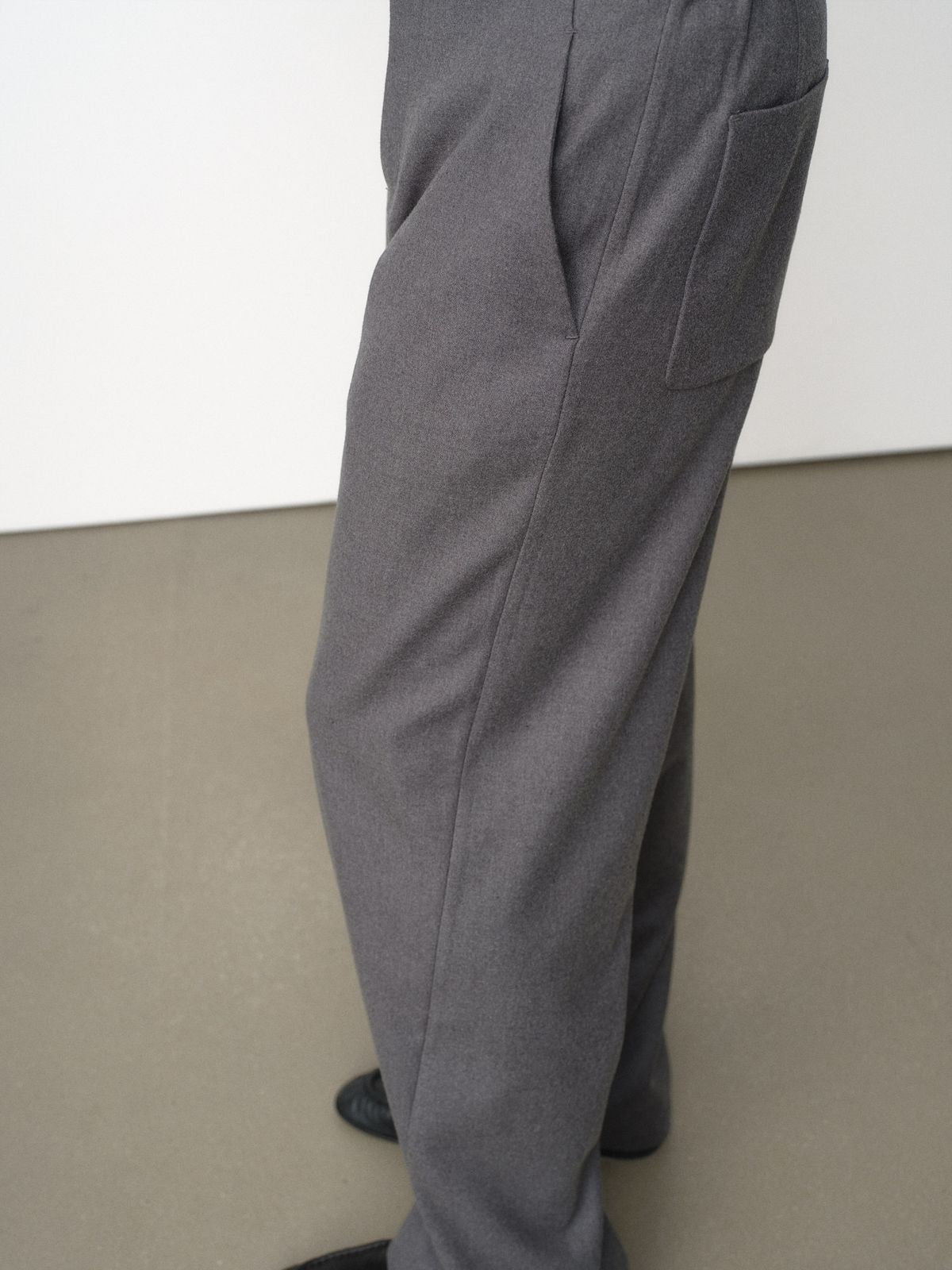 ROYA Tencel Wool Blend Suit Trousers in Gray - On Model