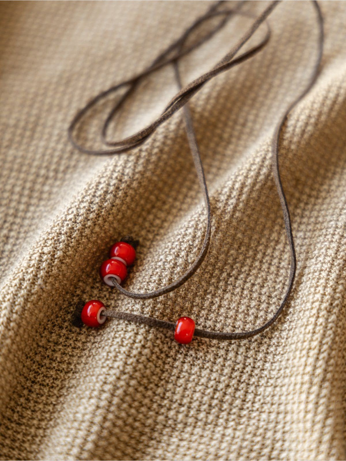 Soda Contrast Collar Linen Knit Sweater in Beige - Detail