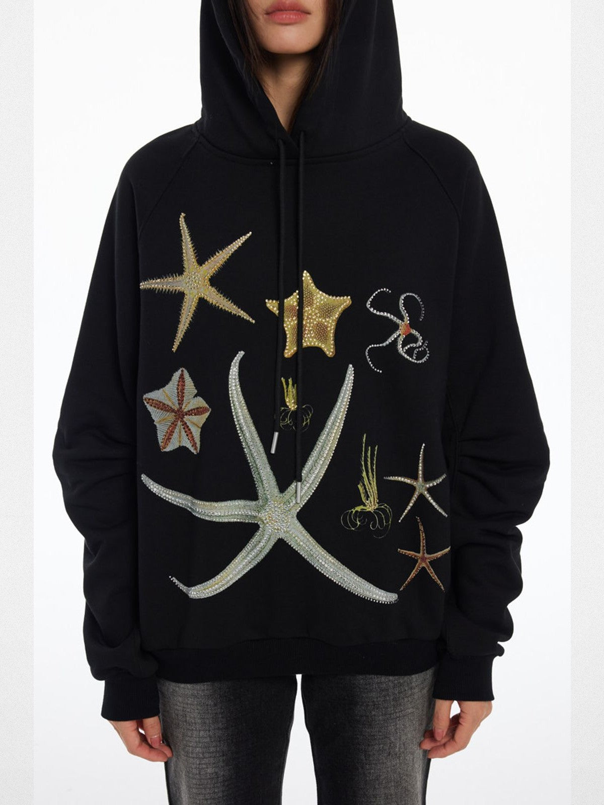 THELIGHT OFFICIAL Rhinestone Starfish Fleece Hoodie in Black - On Model