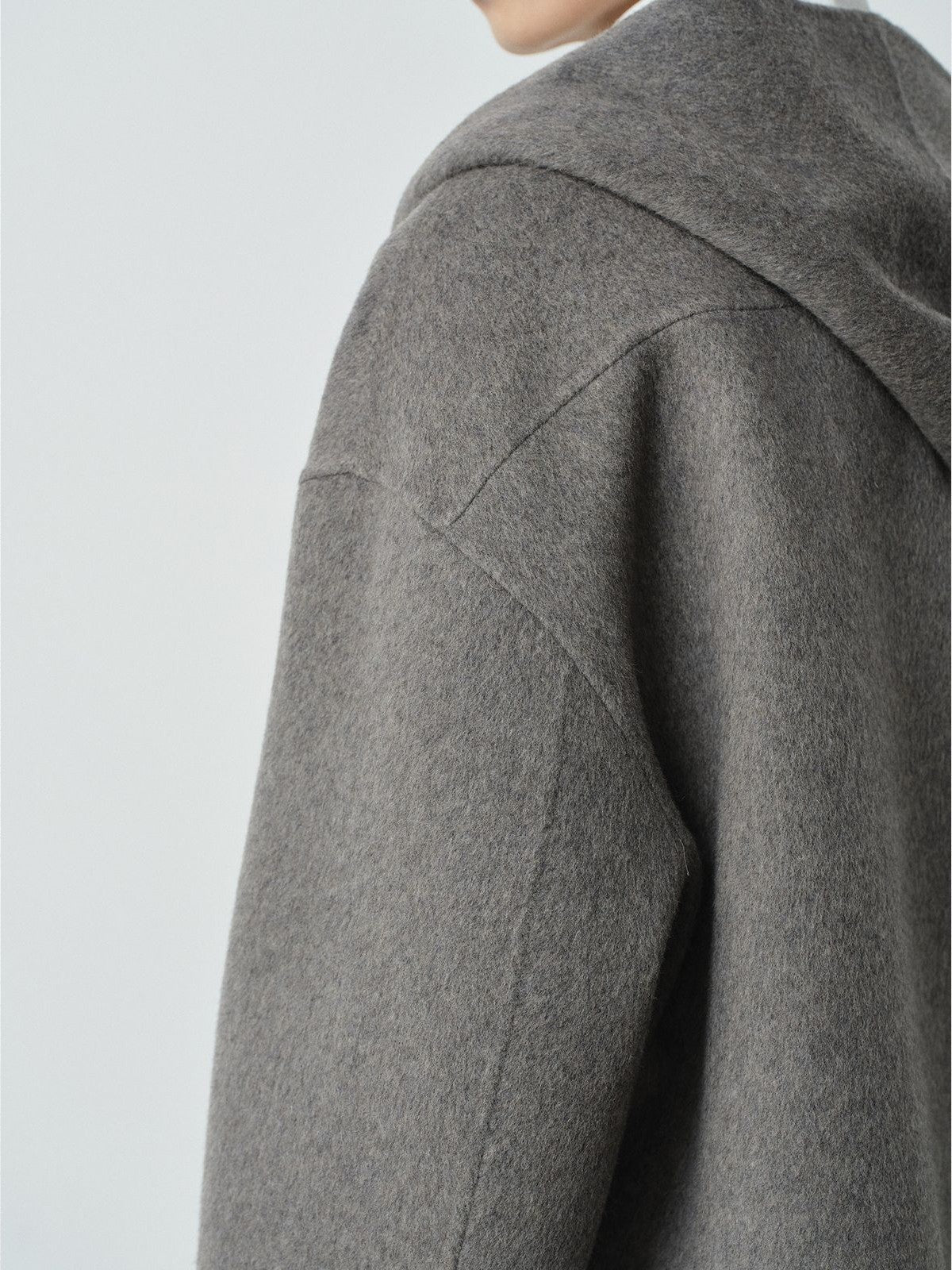 ROYA Cashmere Wool Hooded Short Coat in Gray - Detail