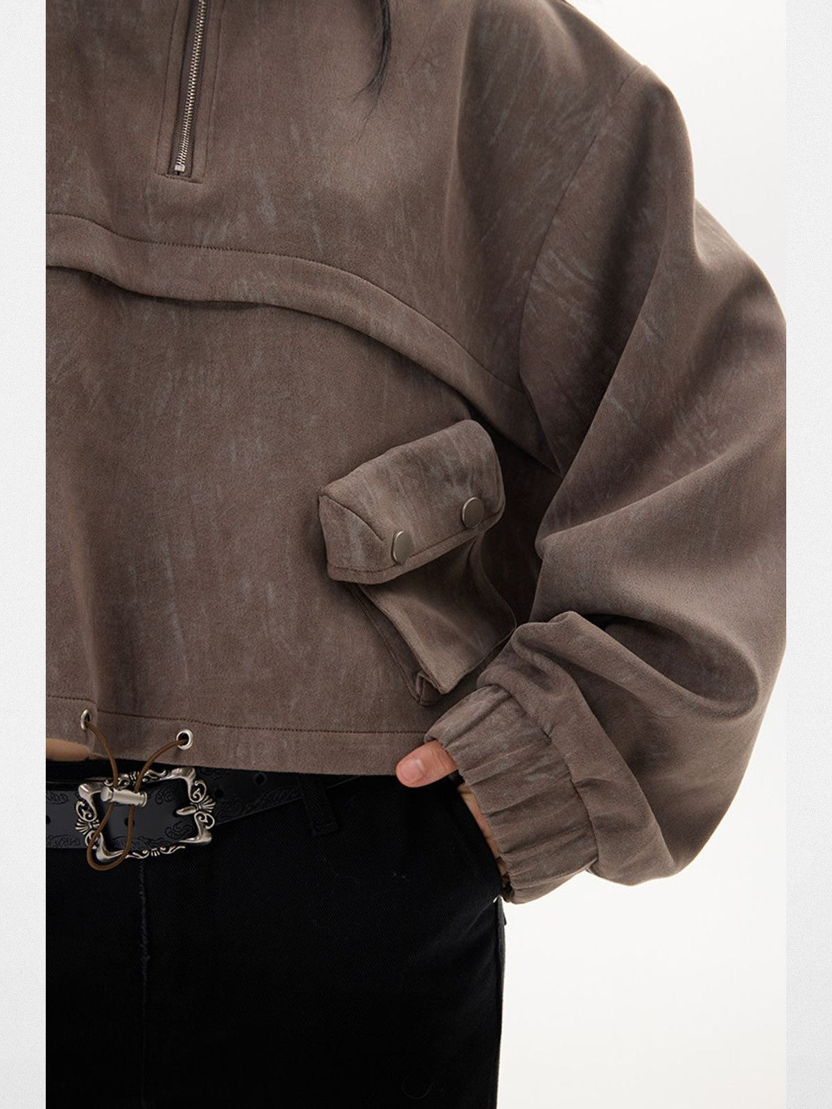 THELIGHT OFFICIAL Coated Half Zip Cropped Sweatshirt in Camel - On Model