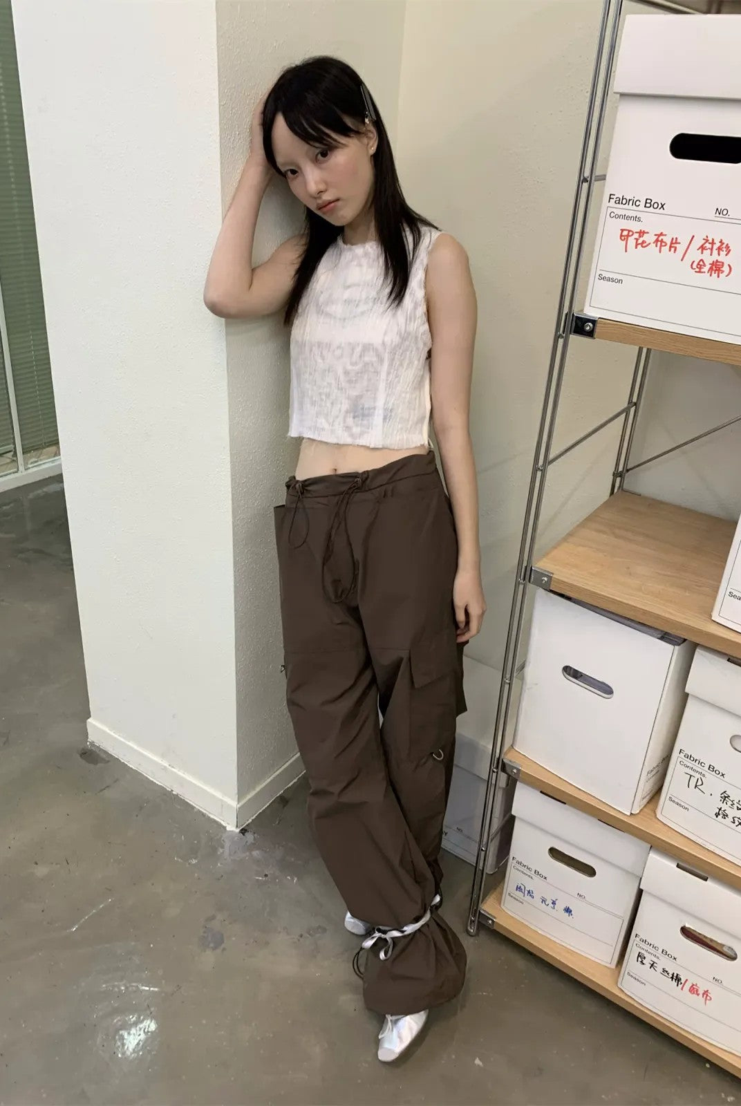 NeverSeez Accordion Pocket Wide Leg Cargo Pants in Brown