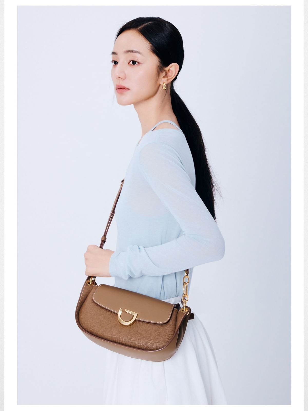 DISSONA Leather Crossbody Saddle Bag in Beige - On Female Model