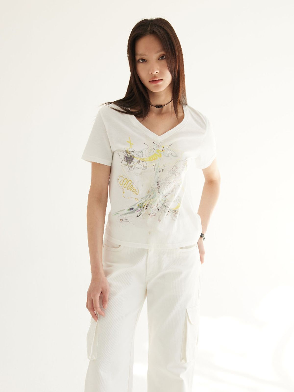 THELIGHT OFFICIAL Distressed Graphic V Neck T Shirt in White - On Model