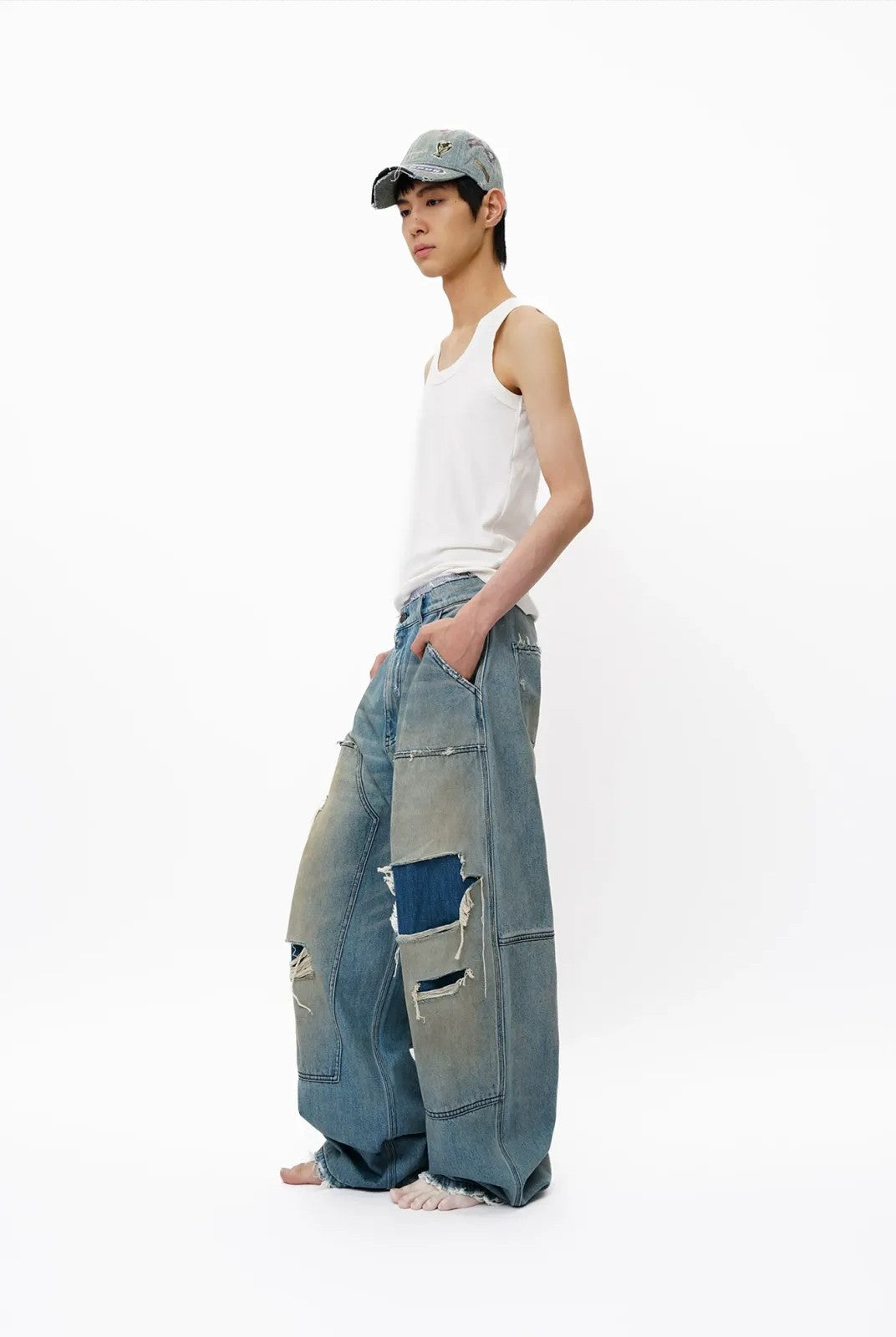 MASONPRINCE Distressed Coarse Weave Jeans in Denim - On Model