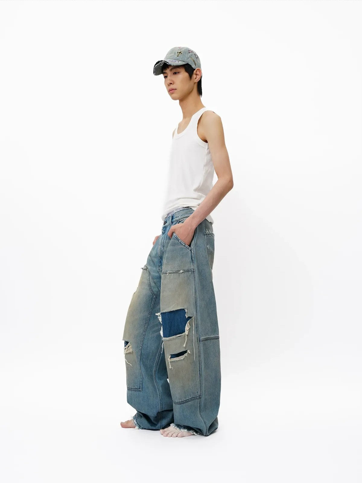 MASONPRINCE Distressed Coarse Weave Jeans in Denim - On Model