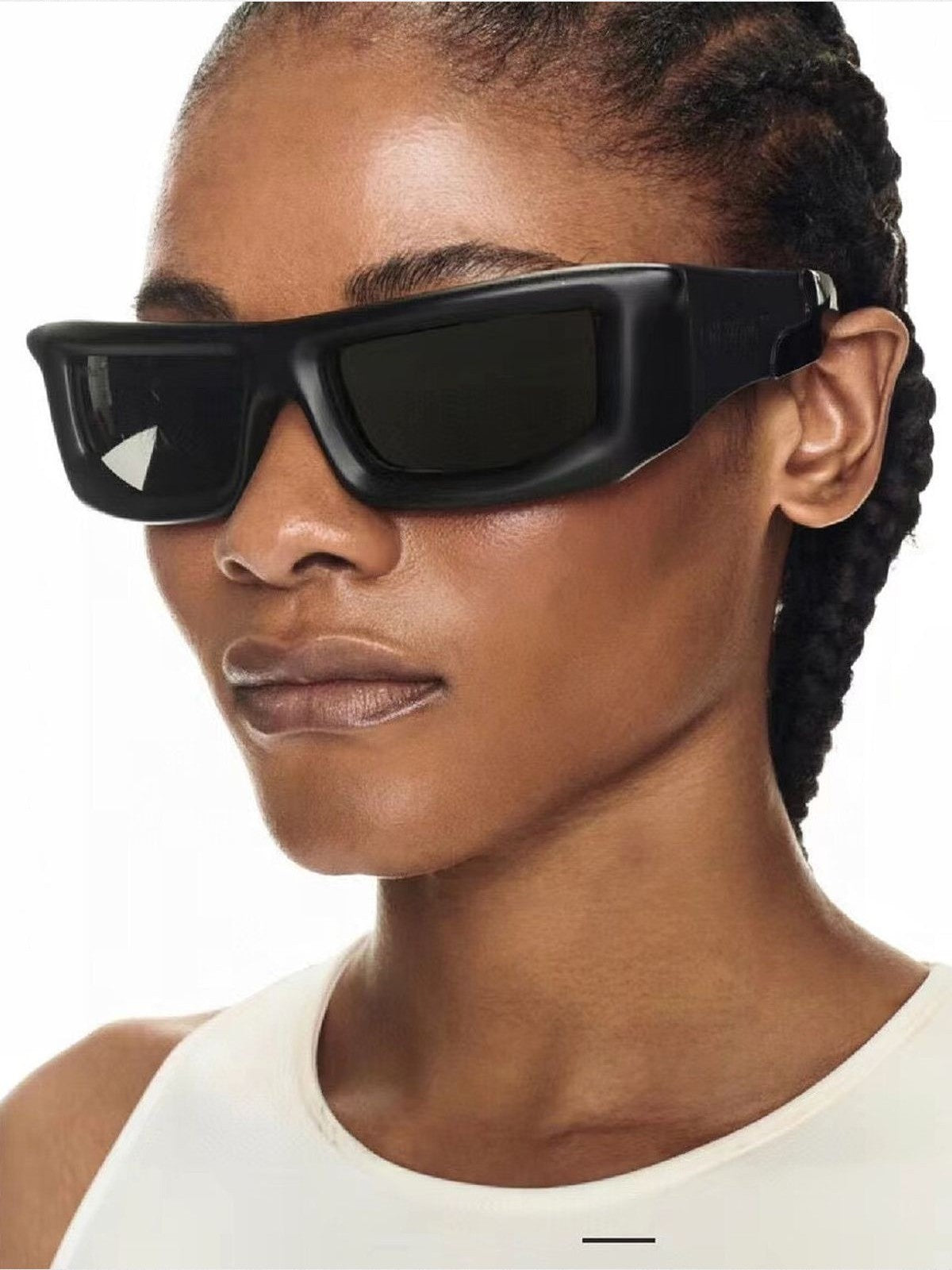 FUTURE UPDATE Chunky Y2K Square Sunglasses in Black - On Female Model