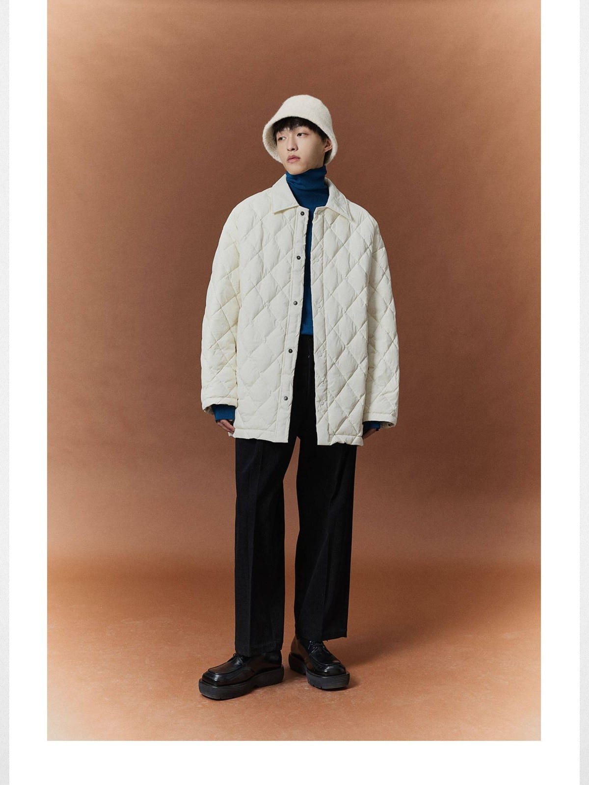 Nans Pleated Corduroy Cropped Trousers in Black - On Model