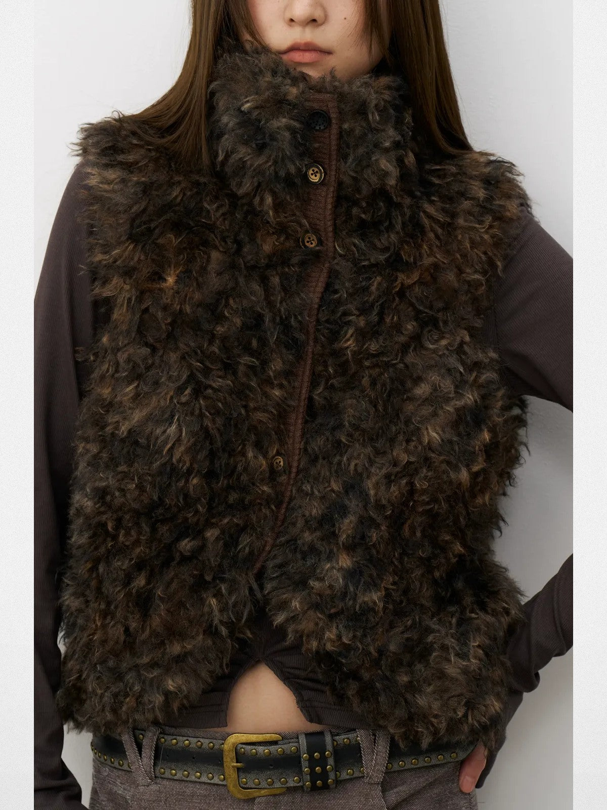 THELIGHT OFFICIAL Shaggy Faux Sherpa Vest in Brown - On Model