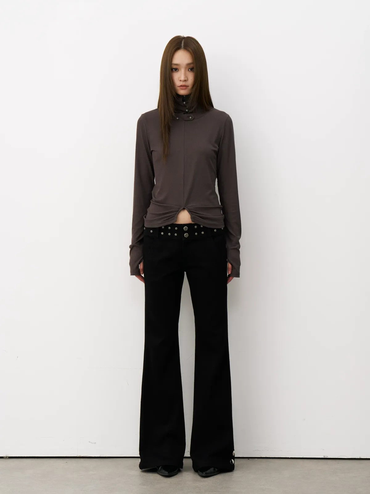 THELIGHT OFFICIAL Ruched Button Neck Crop Top in Gray - On Model