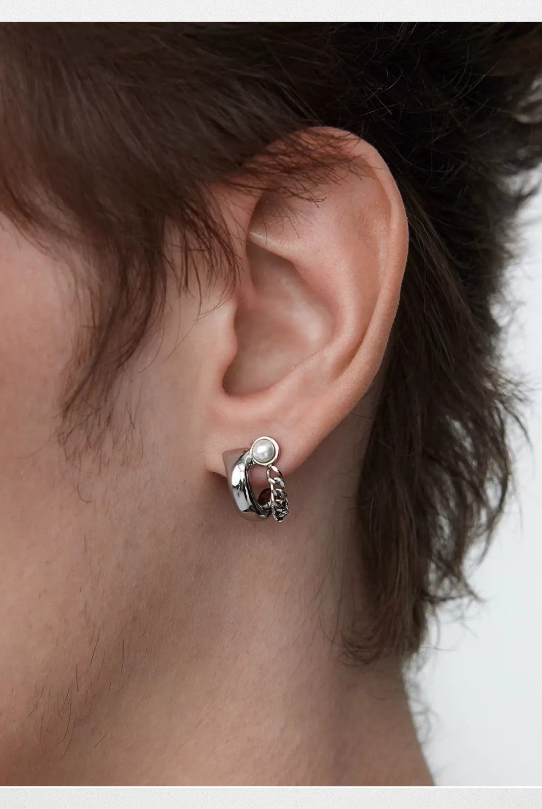 BLACKHEAD Pearl Chain C Shape Earrings in Silver