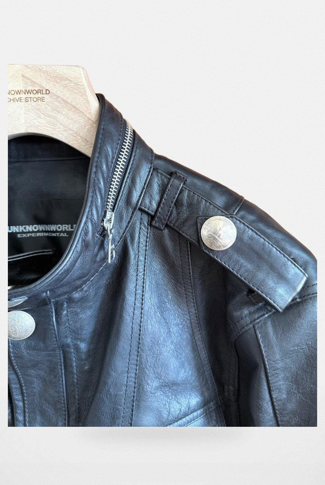 UNKNOWNWORLD Multi Pocket Horsehide Safari Jacket in Black - Detail