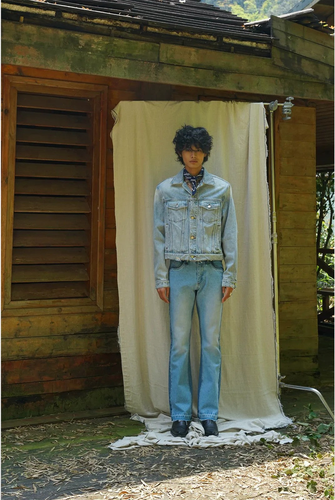 Retro 21 Distressed Denim Jacket with Shoulder Pads in Blue