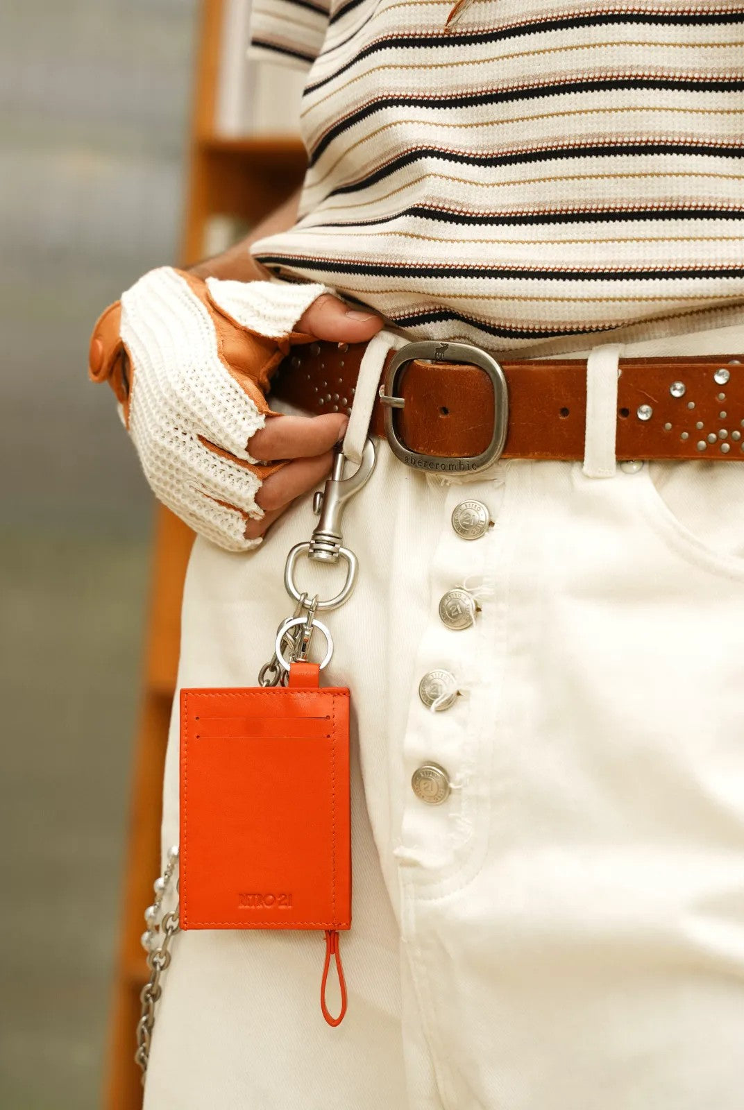 Retro 21 Distressed Wide Leg Jeans in White - On Model