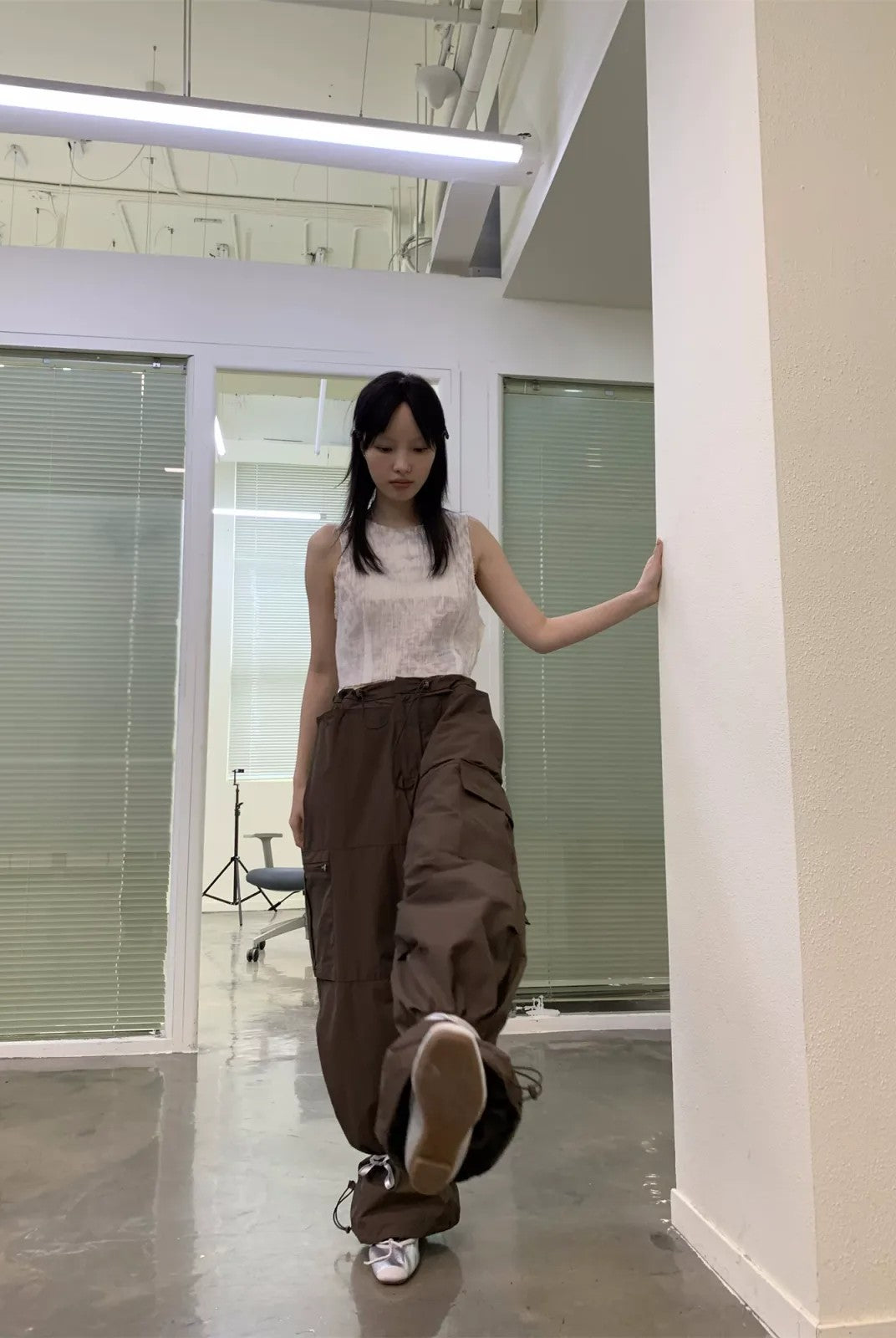 NeverSeez Accordion Pocket Wide Leg Cargo Pants in Brown - On Model