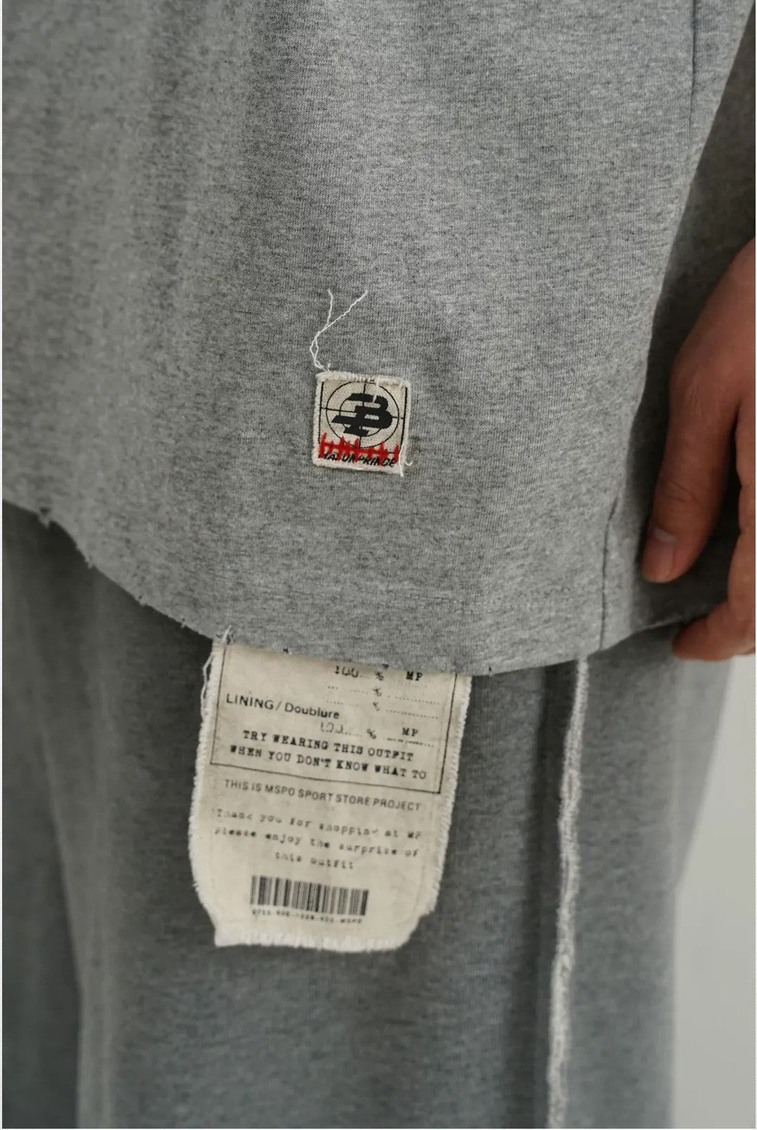 MASONPRINCE Distressed Spray Paint Logo Tee in Gray - Detail