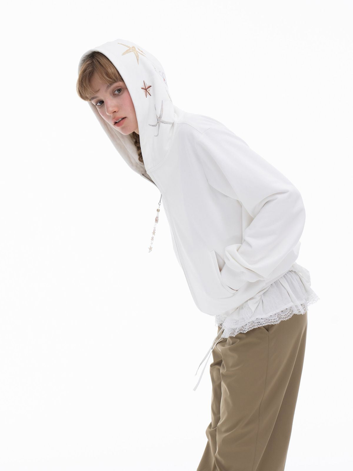 THELIGHT OFFICIAL Starfish Rhinestone Zip Up Hoodie in White - On Model