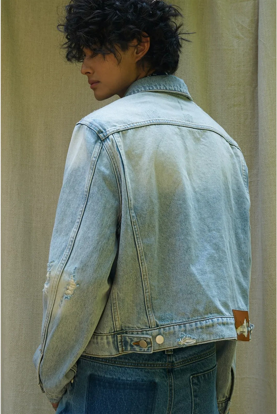 Retro 21 Distressed Denim Jacket with Shoulder Pads in Blue