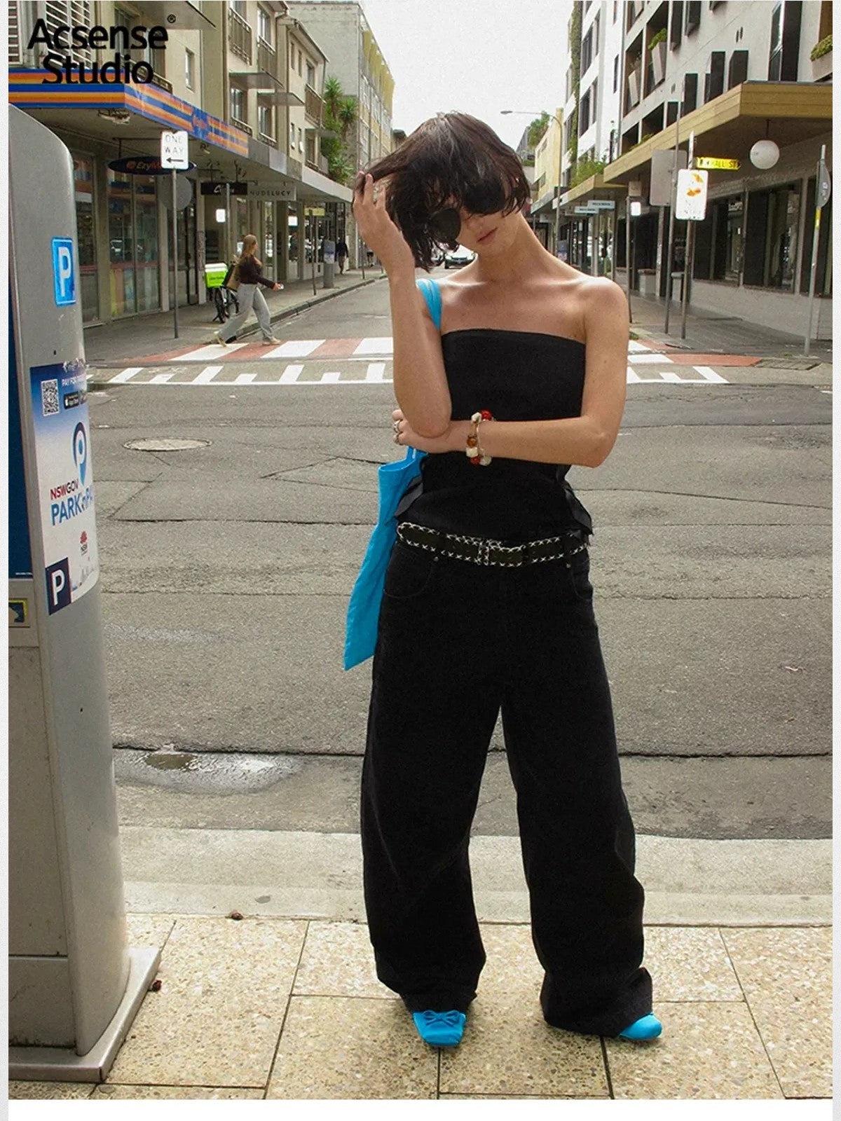 ACSENSE STUDIO Curved Pocket Straight Leg Jeans in Black