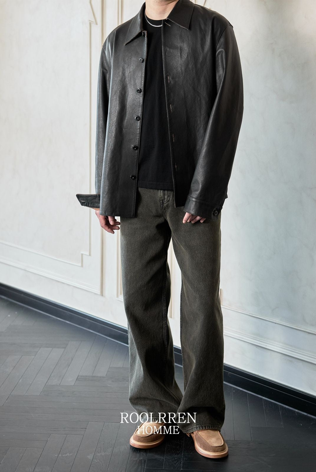 Roolrren homme Vegetable Tanned Sheepskin Shirt Jacket in Black - On Model