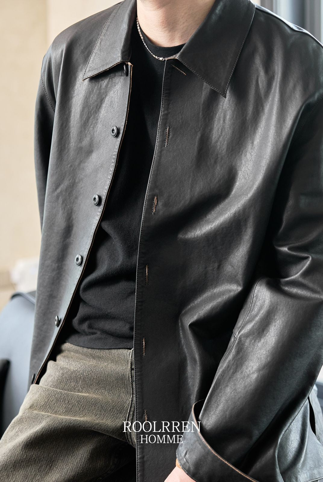 Roolrren homme Vegetable Tanned Sheepskin Shirt Jacket in Black - On Model