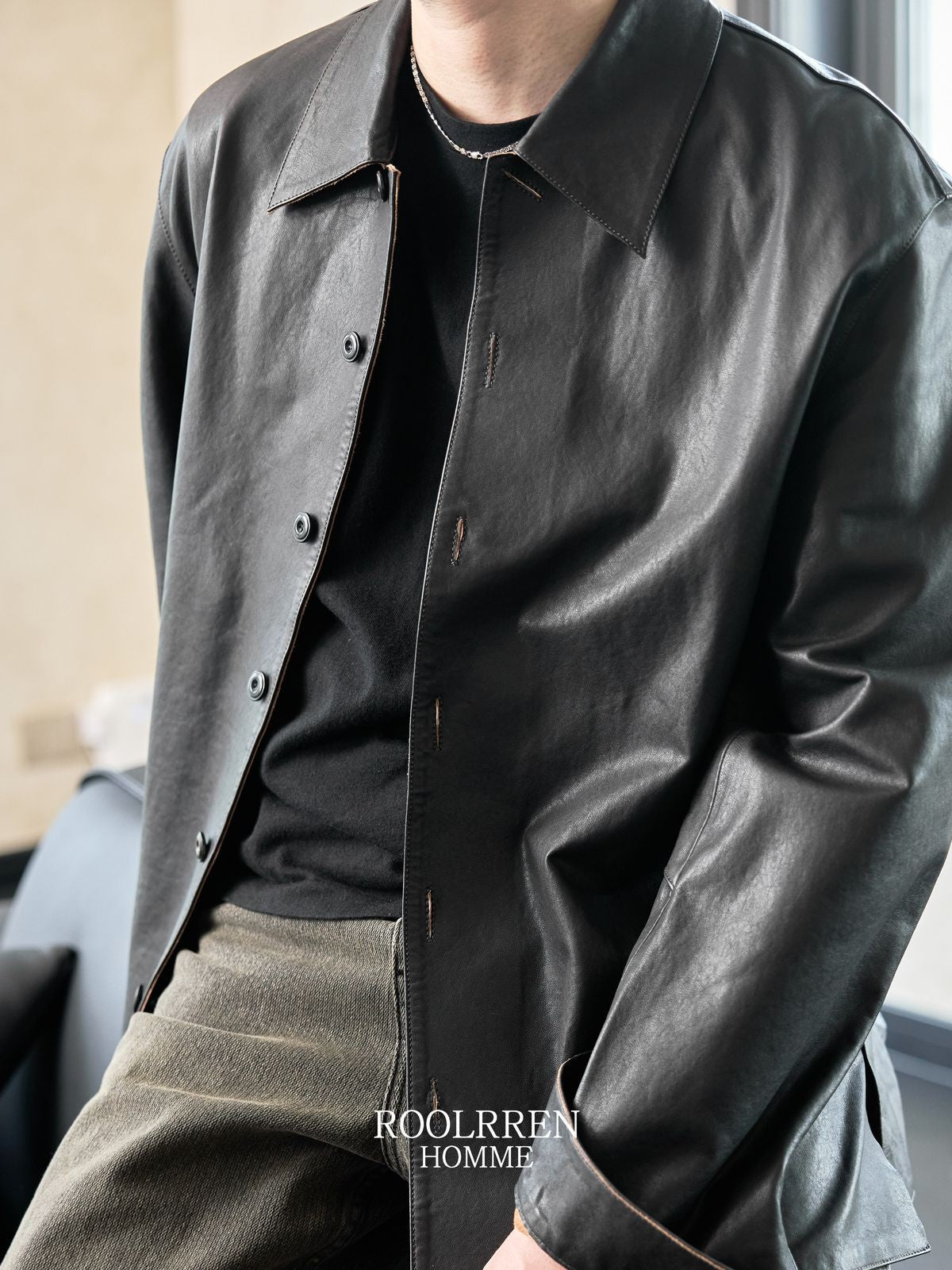 Roolrren homme Vegetable Tanned Sheepskin Shirt Jacket in Black - On Model