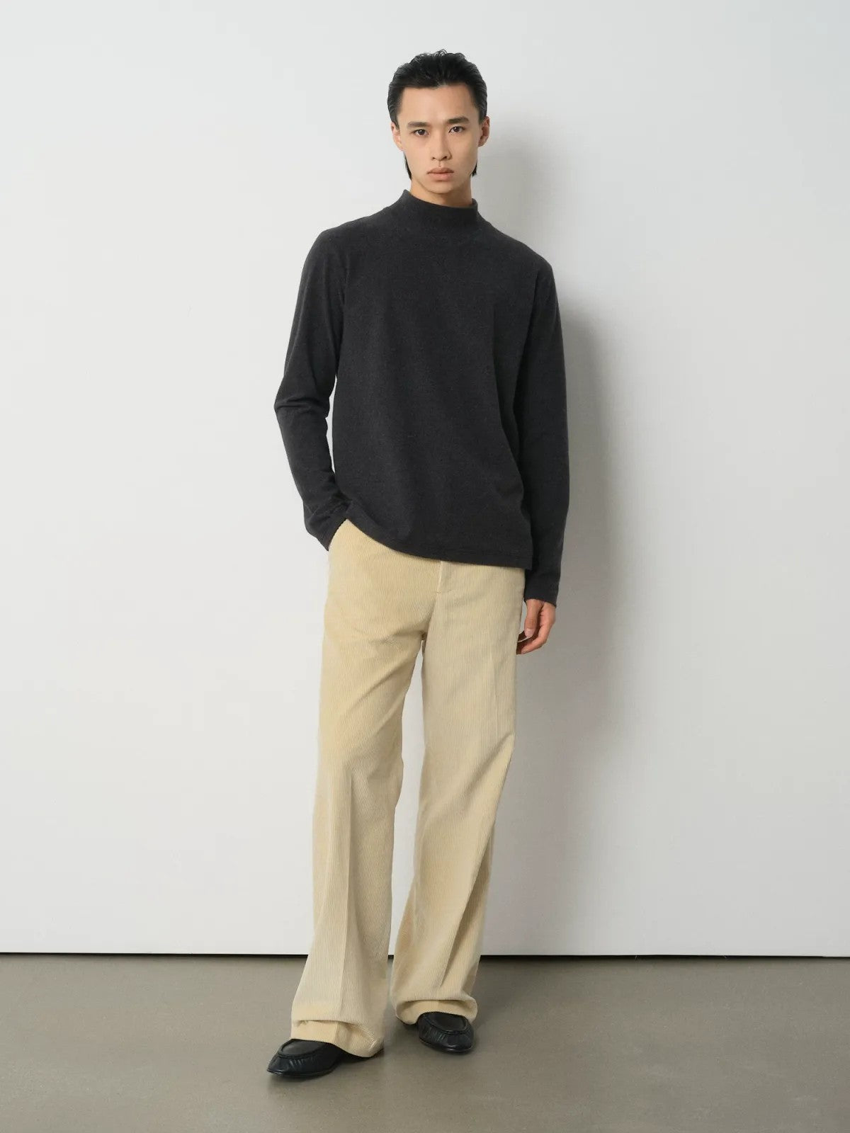 ROYA Merino Cotton Blend Mock Neck in Heather Gray - On Model