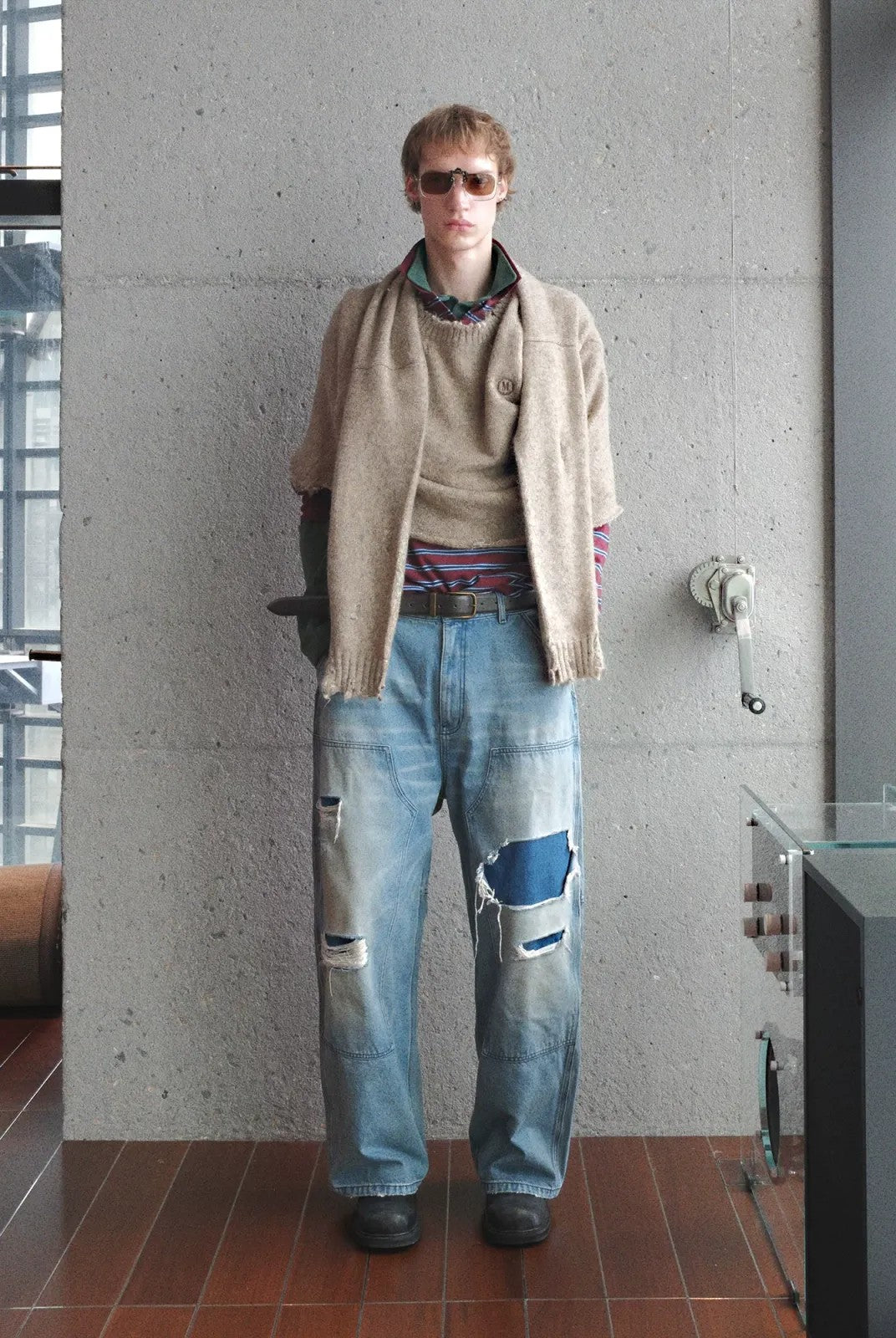 MASONPRINCE Distressed Coarse Weave Jeans in Denim - On Model