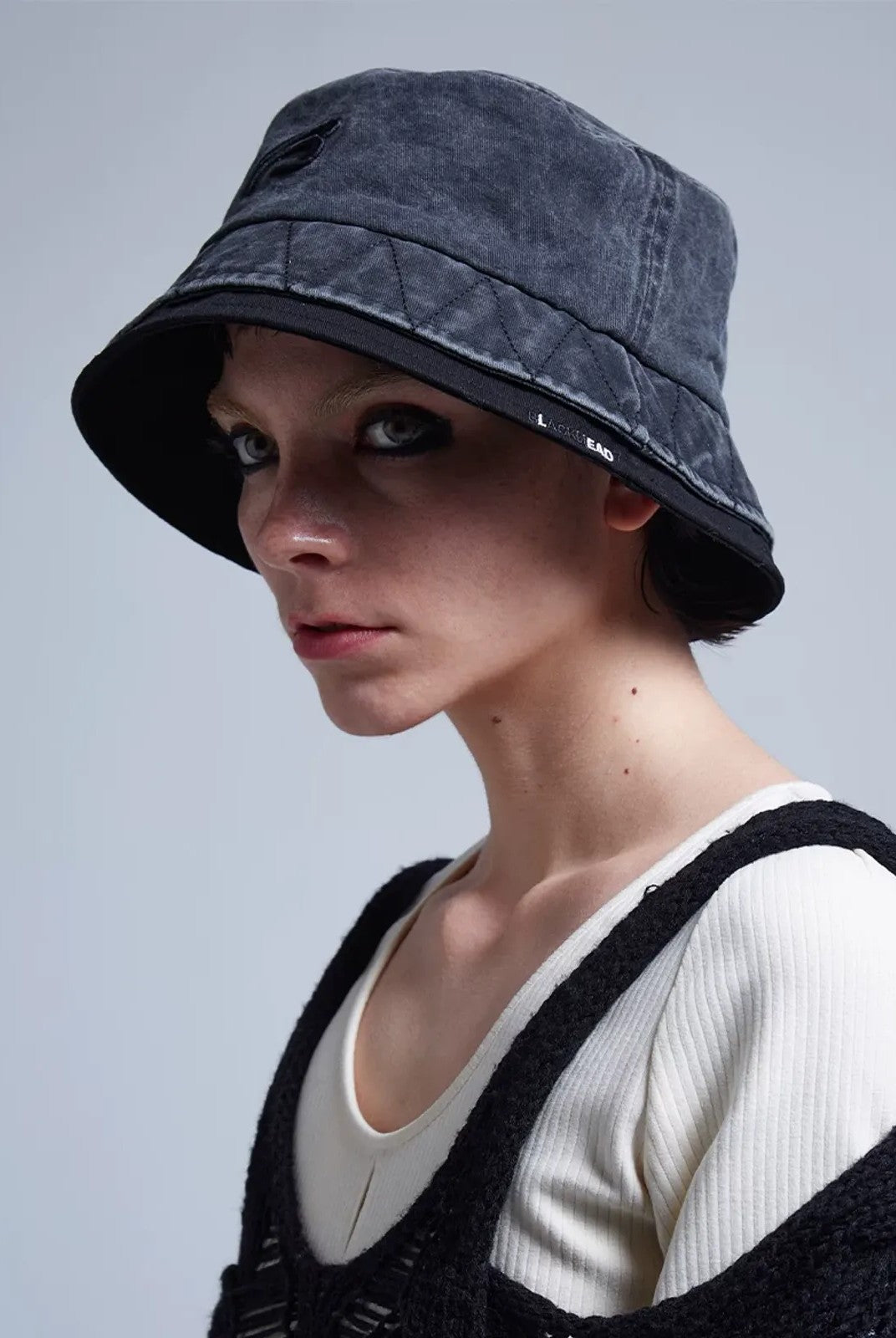 BLACKHEAD Washed Cotton Double Brim Bucket Hat in Gray - On Model